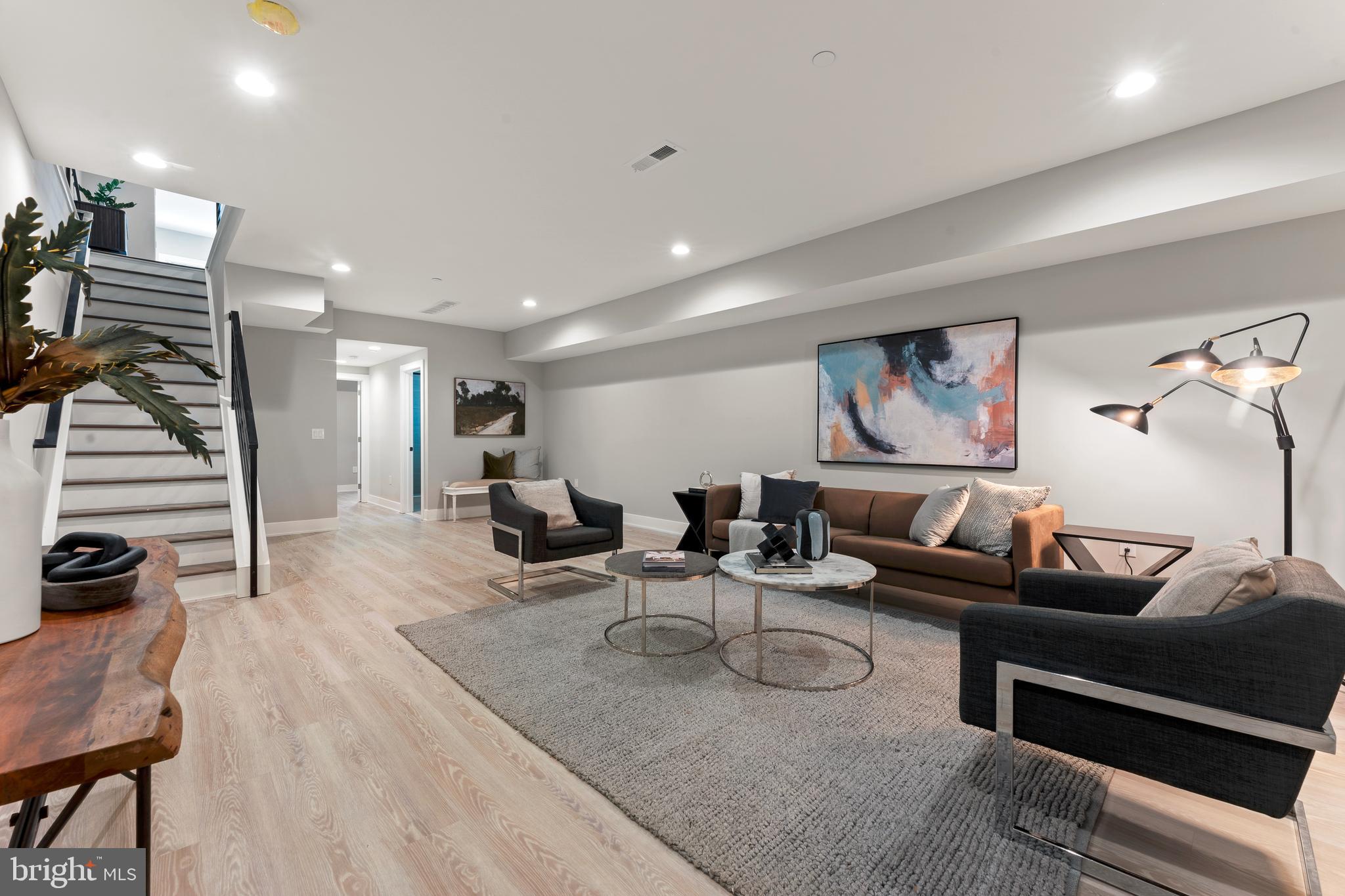 ROXBOROUGH - Residential
