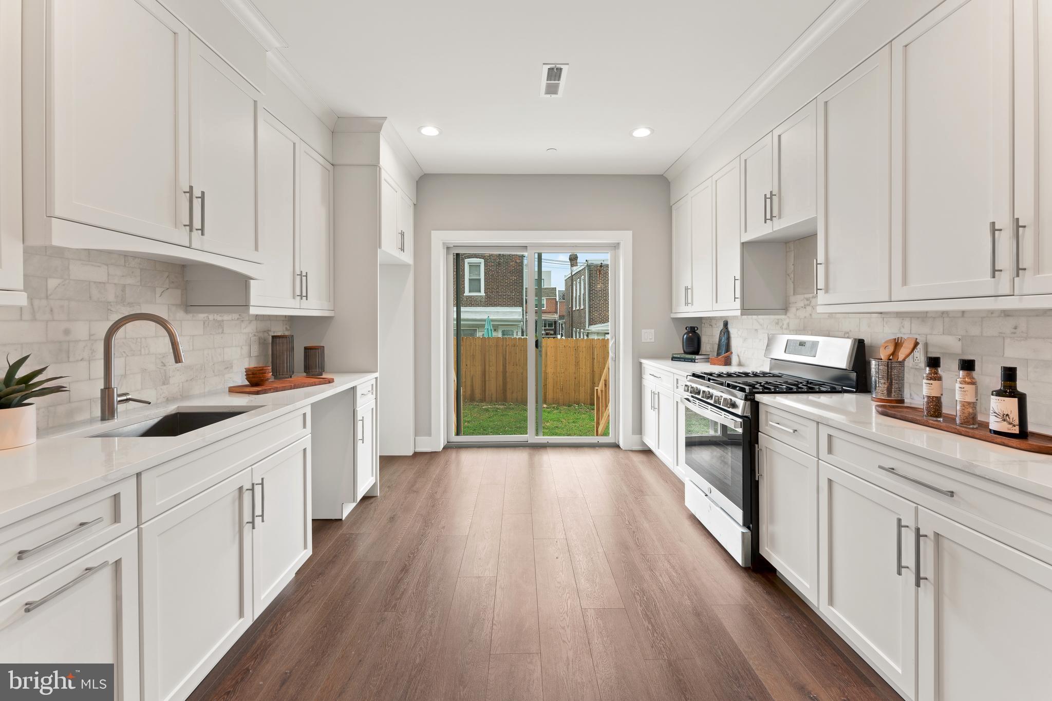 ROXBOROUGH - Residential