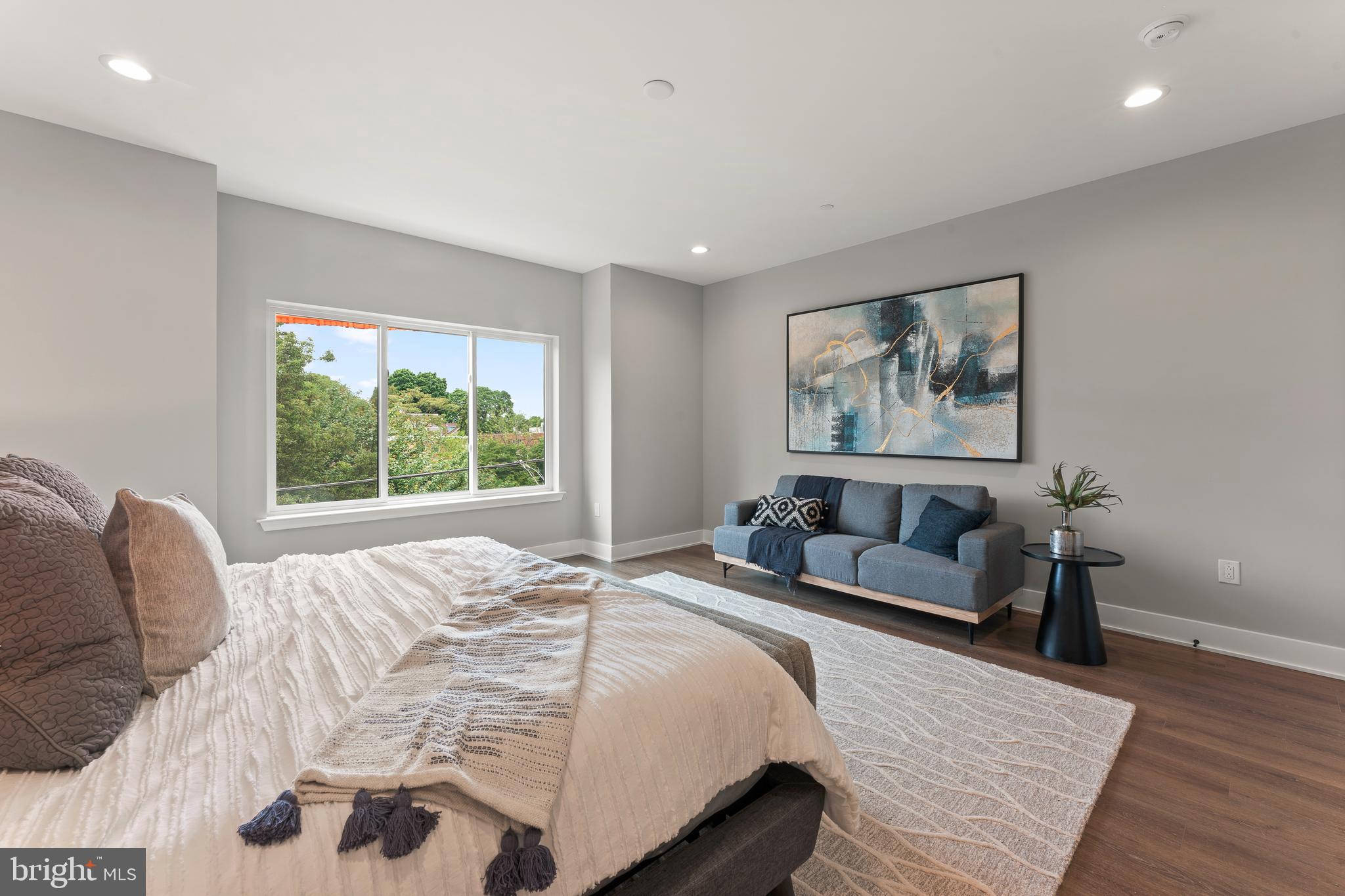 ROXBOROUGH - Residential