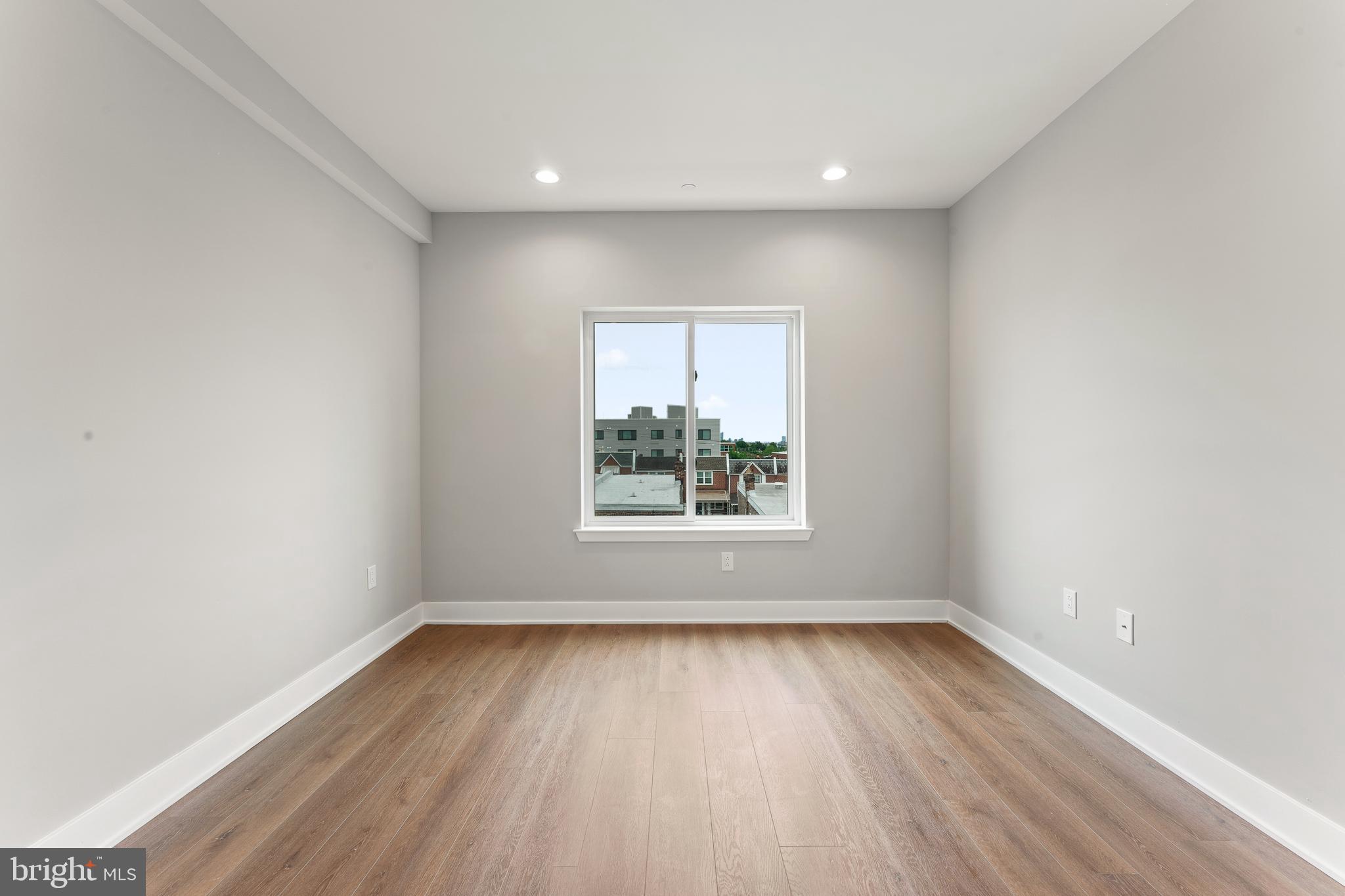 ROXBOROUGH - Residential