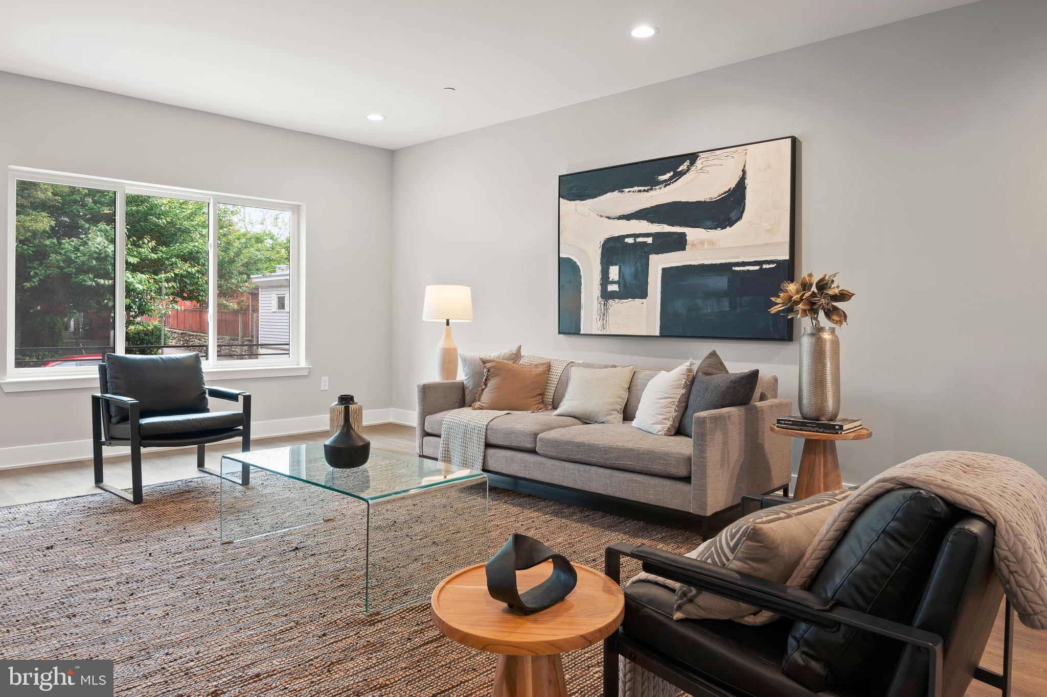 ROXBOROUGH - Residential
