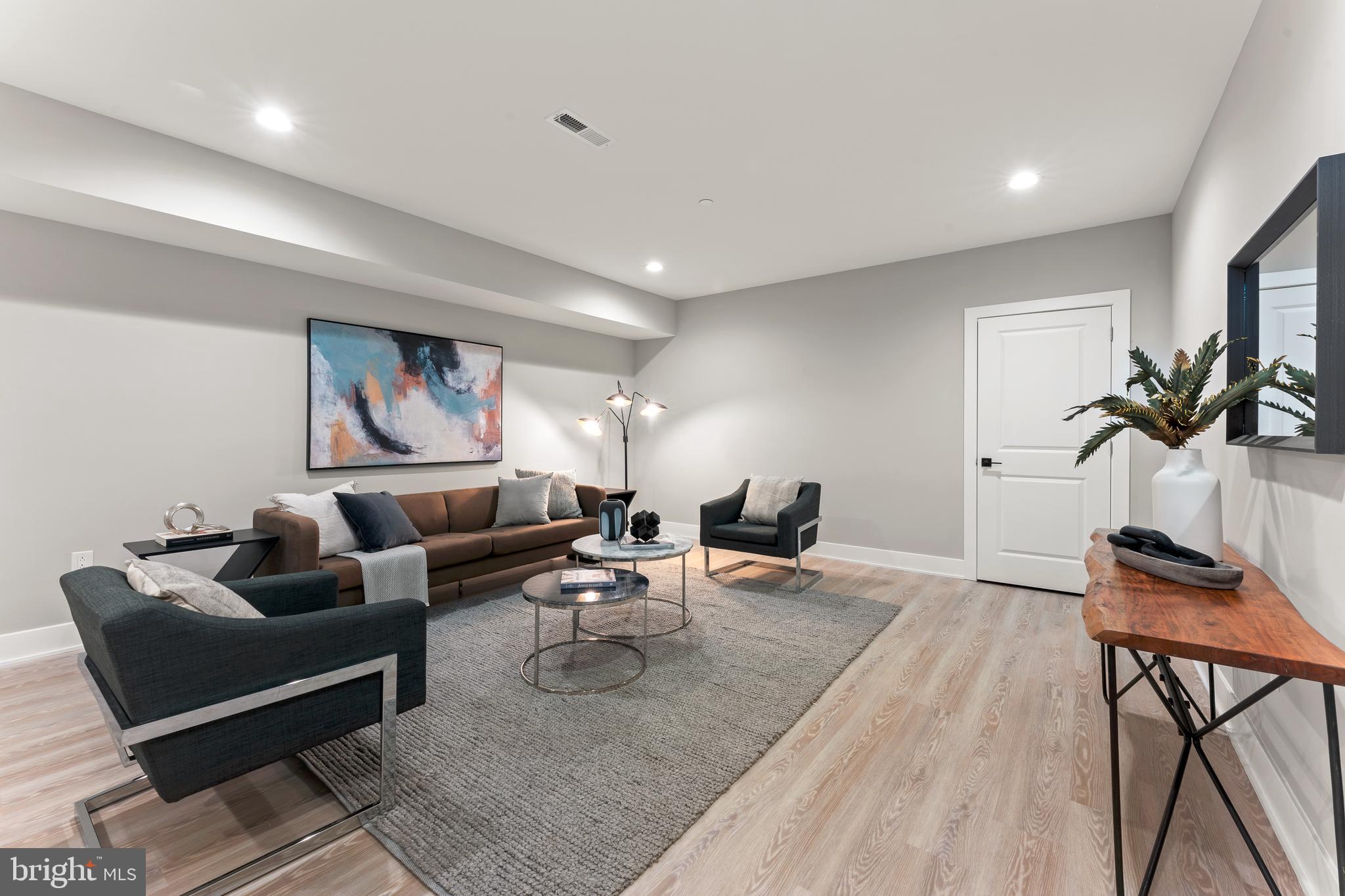 ROXBOROUGH - Residential