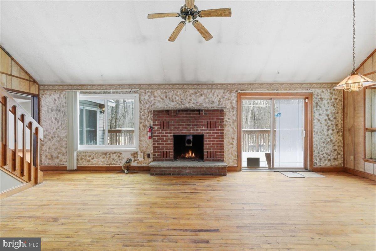 SAW CREEK EST - Residential