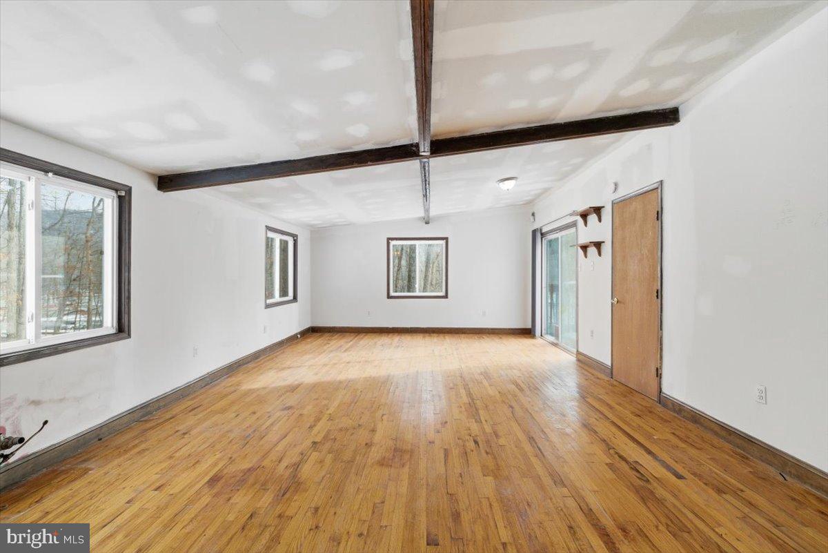 SAW CREEK EST - Residential