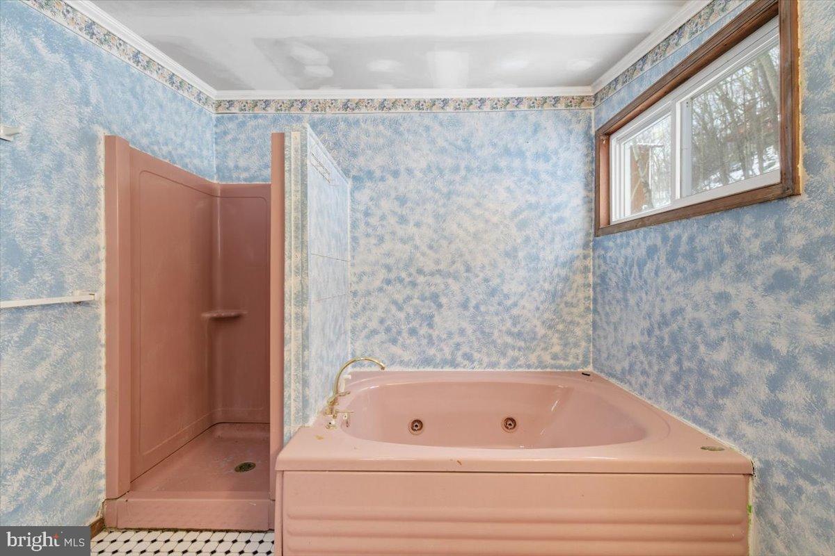 SAW CREEK EST - Residential