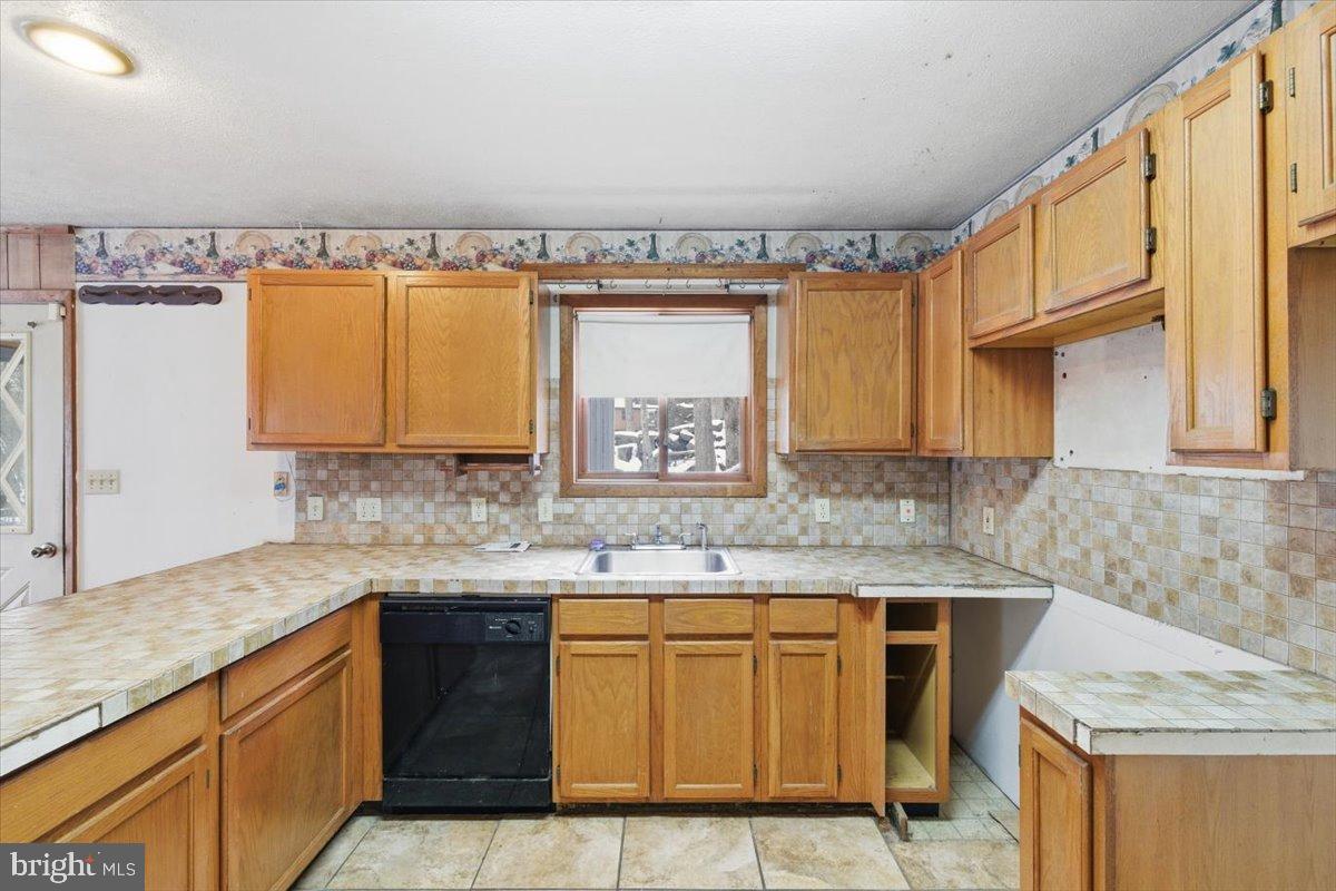 SAW CREEK EST - Residential