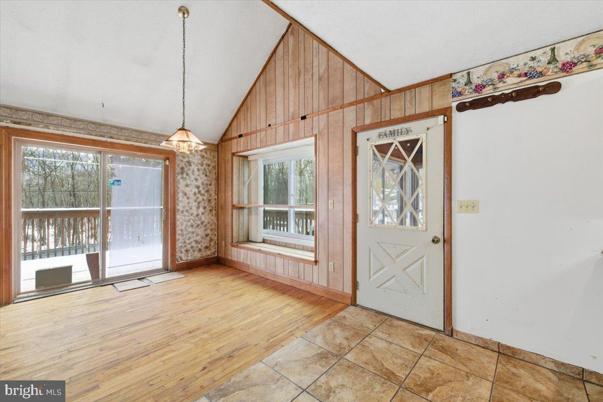 SAW CREEK EST - Residential