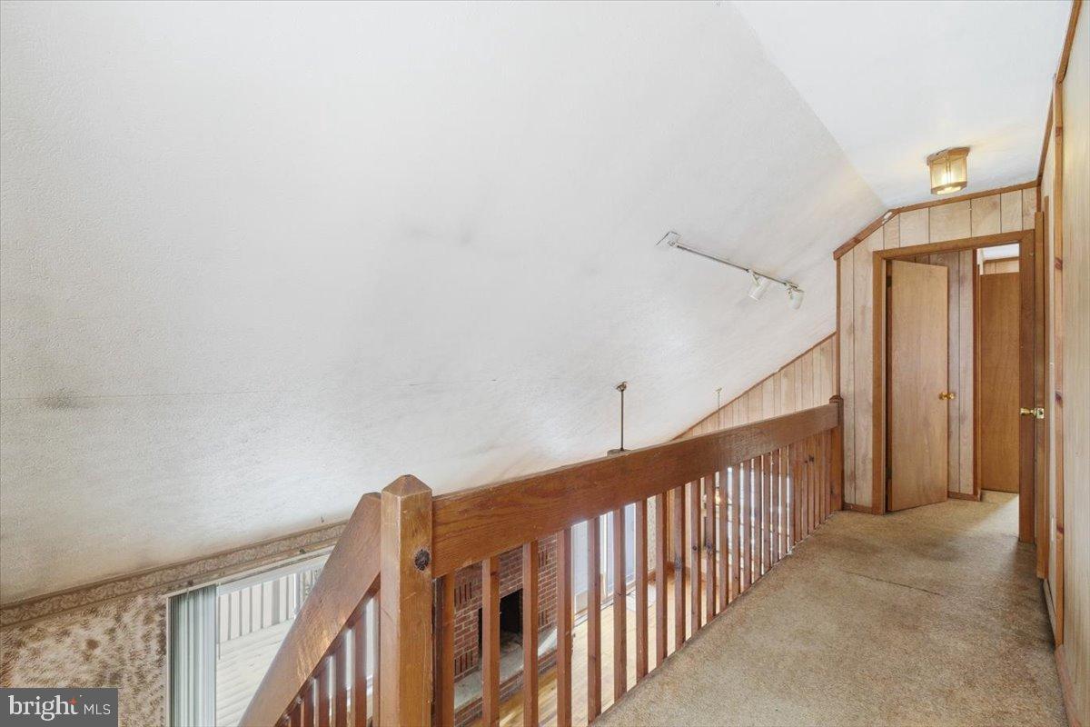 SAW CREEK EST - Residential