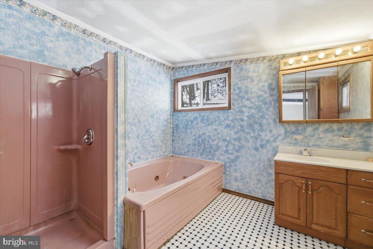 SAW CREEK EST - Residential