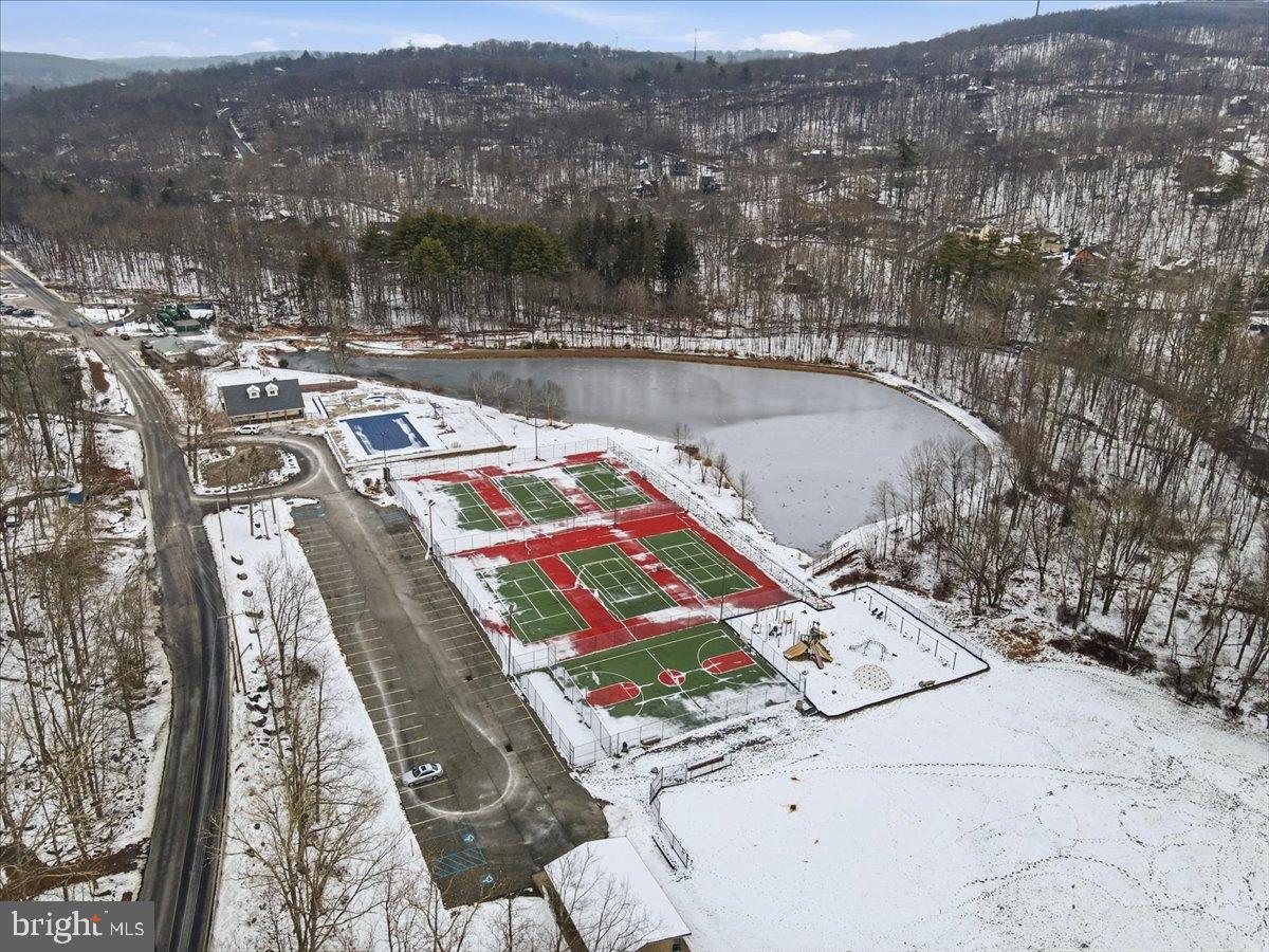 SAW CREEK EST - Residential