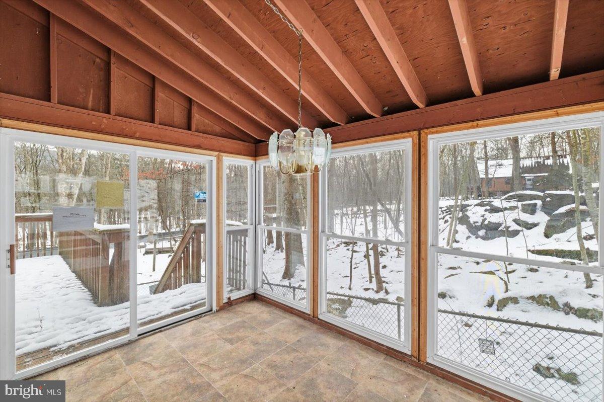 SAW CREEK EST - Residential