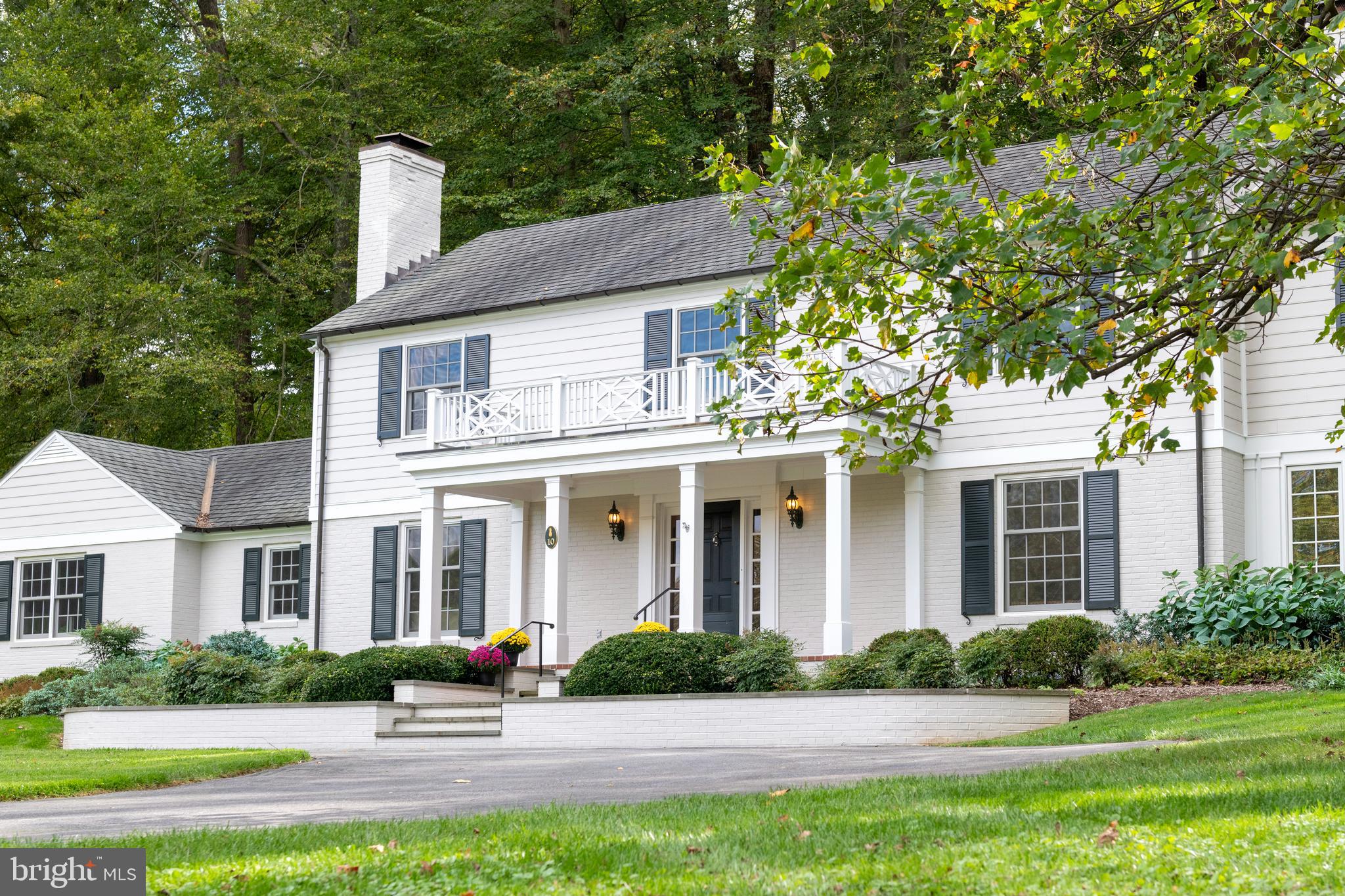 10 CRESTLINE COURT