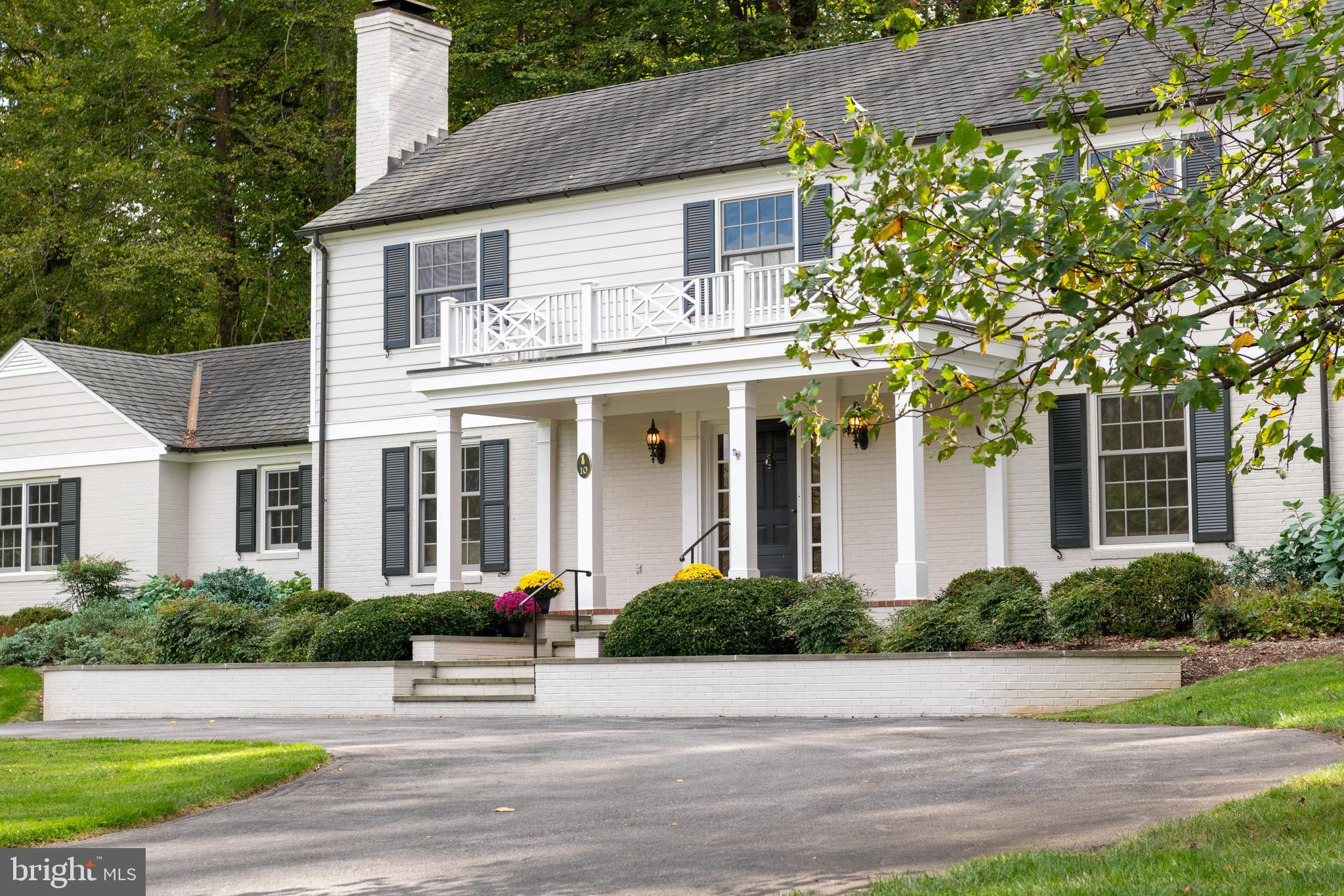 10 CRESTLINE COURT