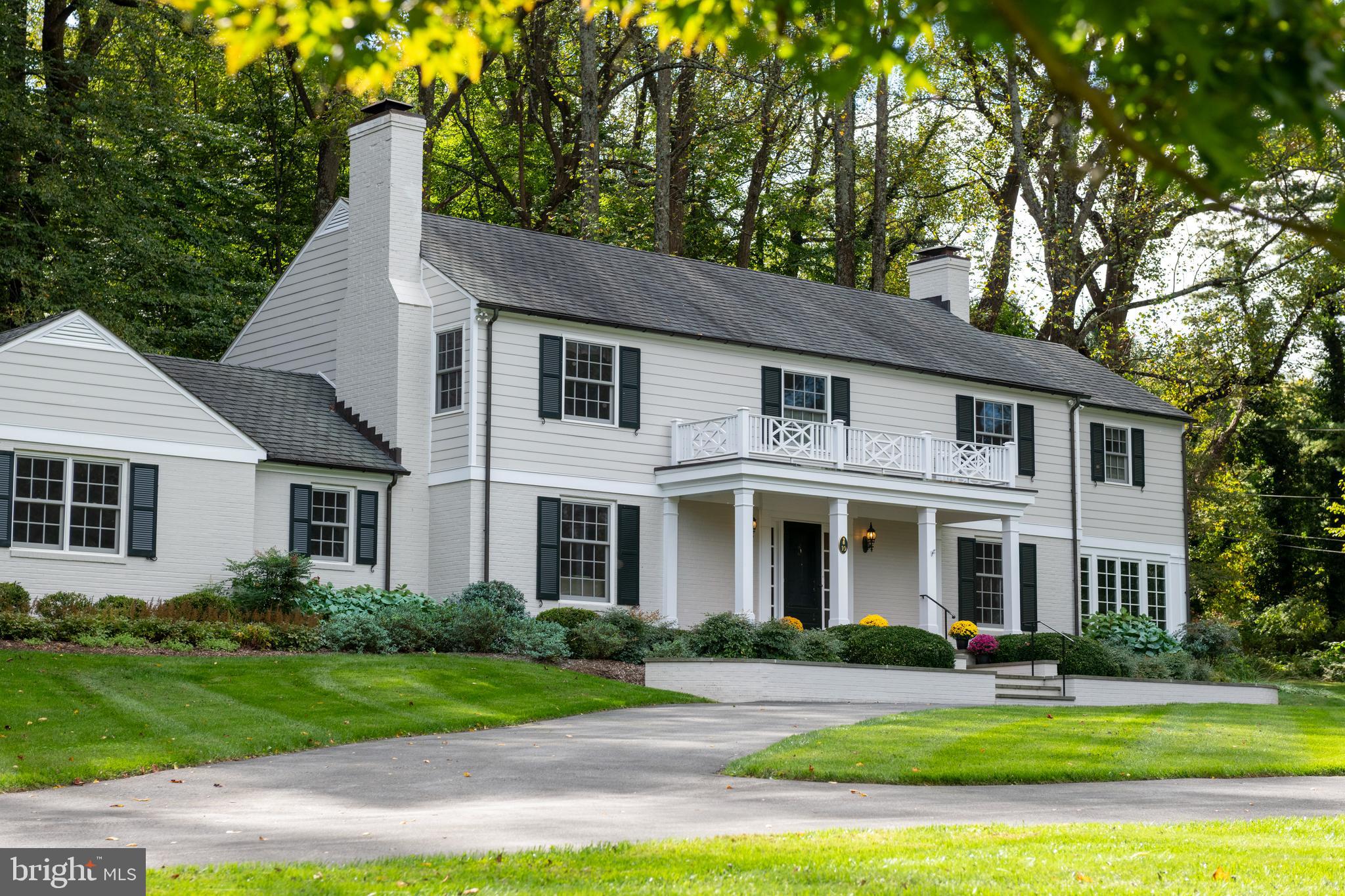 10 CRESTLINE COURT