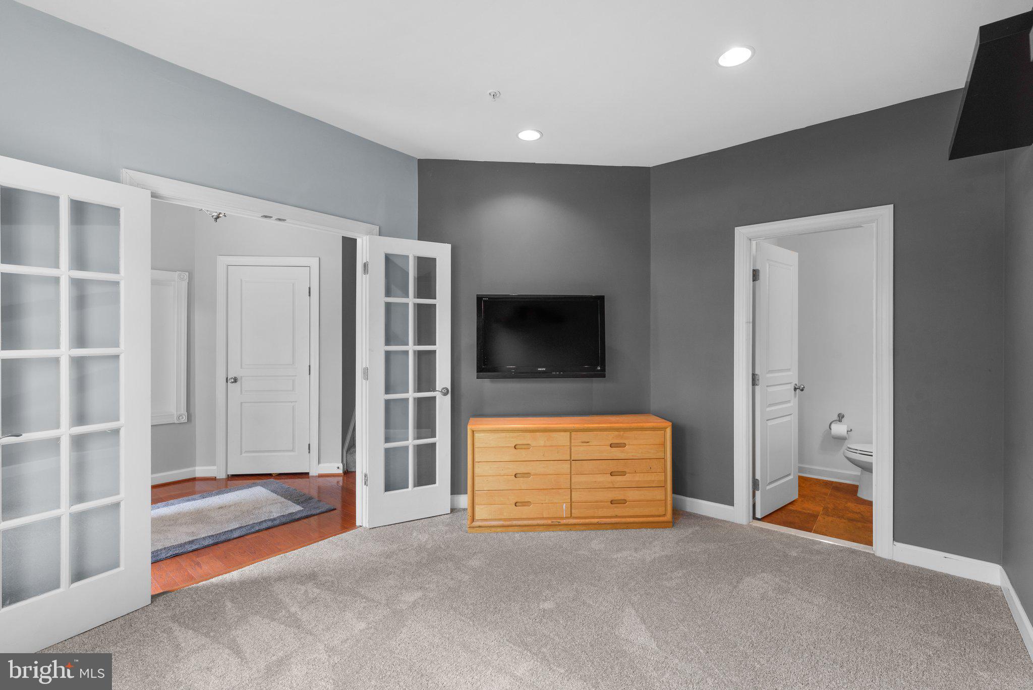 ELLICOTT SQUARE - Residential