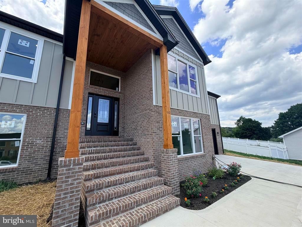 60 JESSICA DR