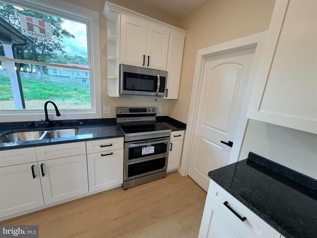 60 JESSICA DR