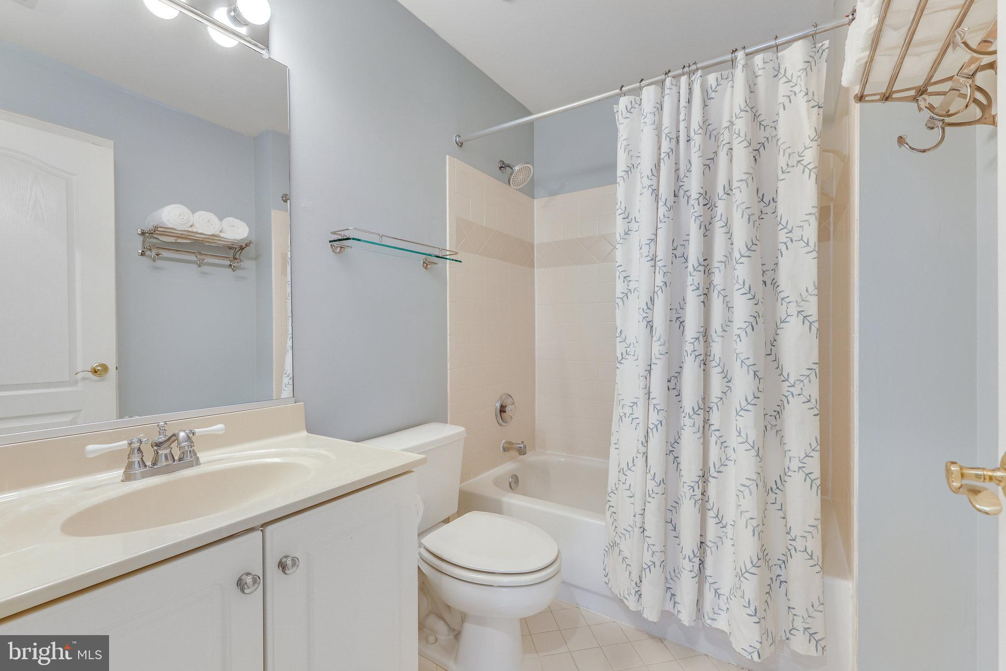 CARIS GLENNE - Residential