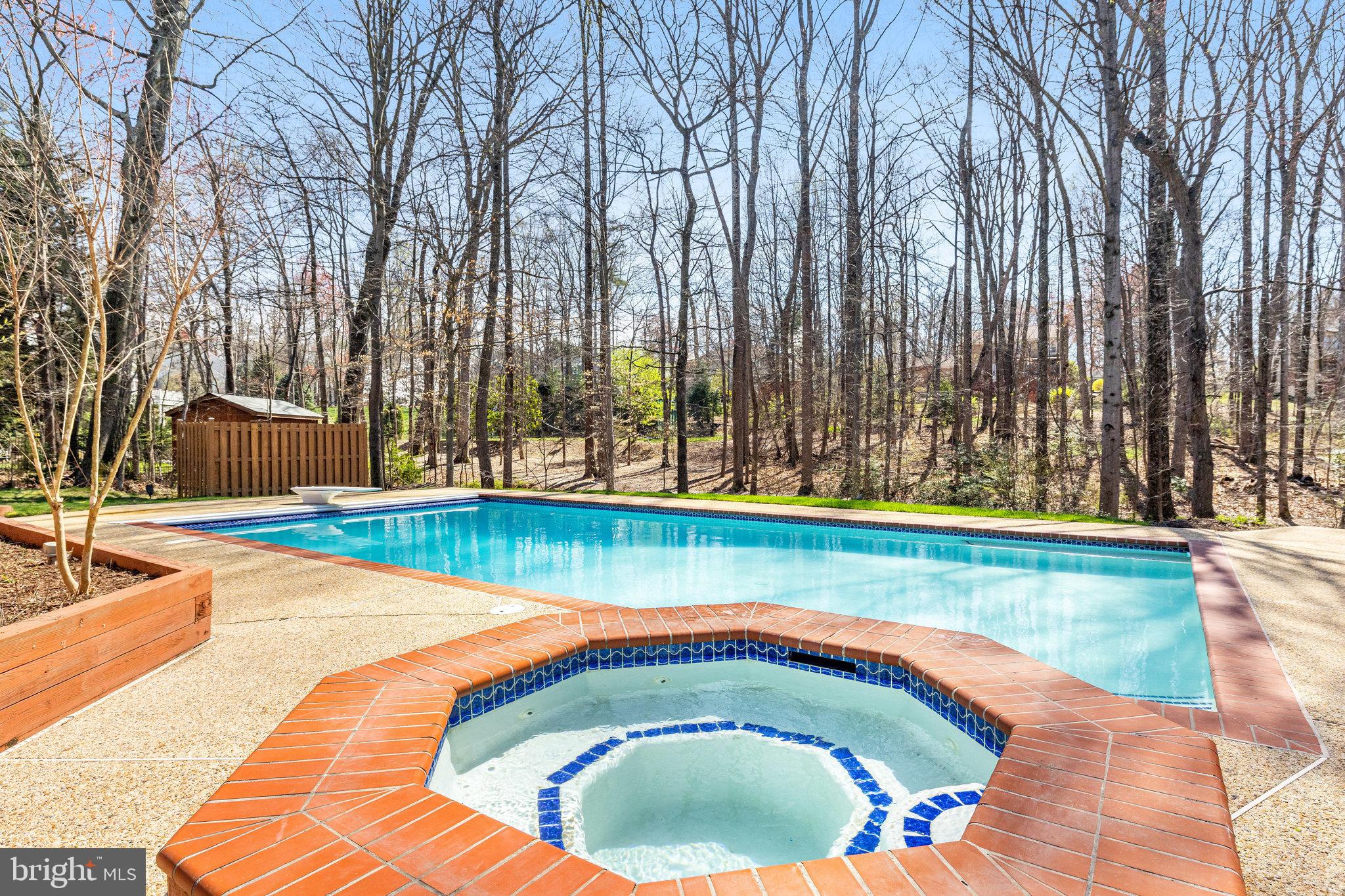 CARIS GLENNE - Residential