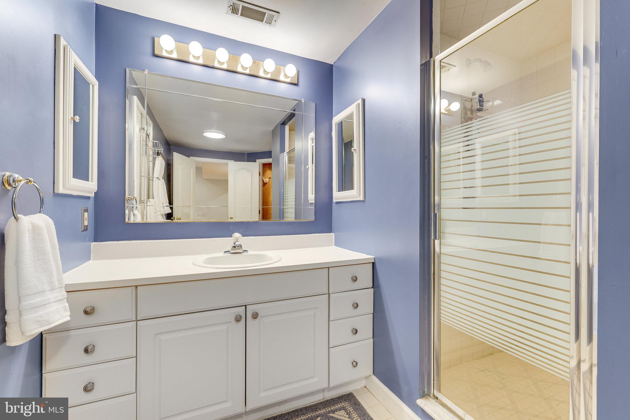 CARIS GLENNE - Residential