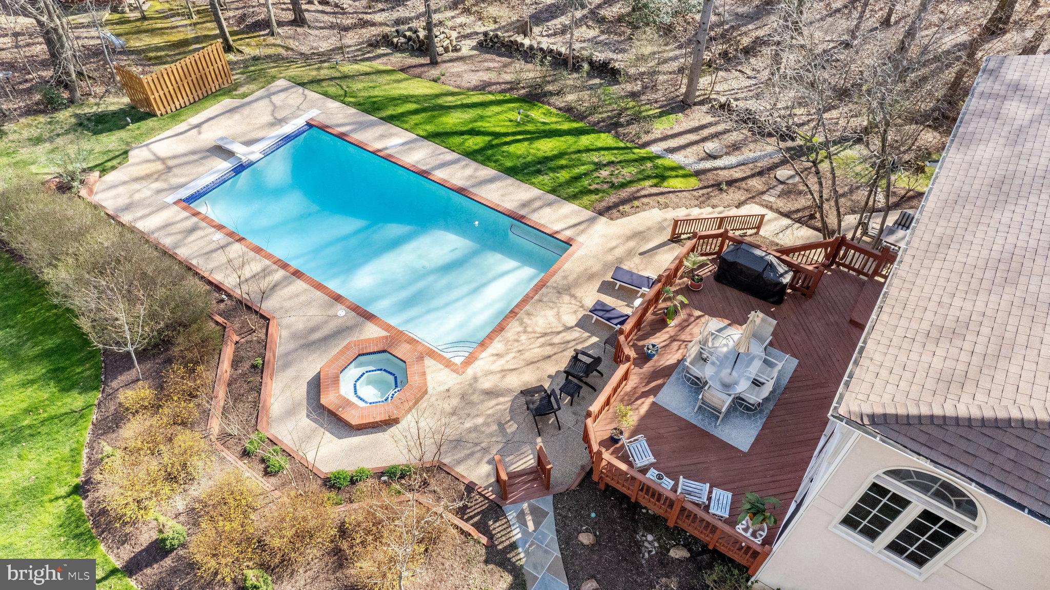 CARIS GLENNE - Residential