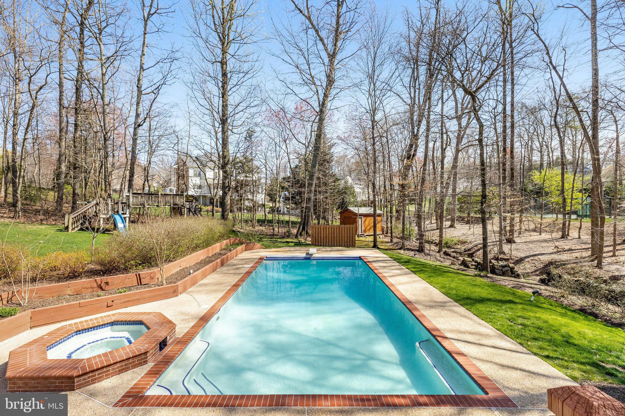 CARIS GLENNE - Residential