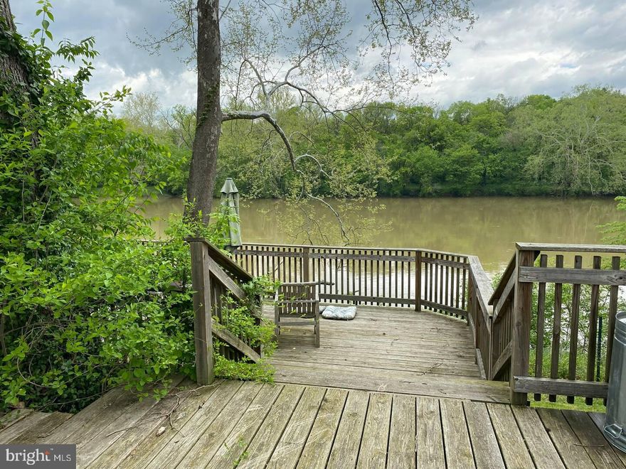 EXTREMELY HARD TO FIND RIVERFRONT HOME !!!!!!!!! Home recently updated!! Newer siding, roof, kitchen with granite tops, flooring, and covered rear porch only 3 years old. Amazing detached deck that overlooks the river, sit and fish right off deck!!! Garden area and shed. Gorgeous river views and great access from your very own back yard. Over 3/4 acre. Fenced rear and front yard. Nice flat lot.
Property currently has a Warren County business permit for short term rentals and this could be transferable to new owners.
Community water bill currently runs $109 quarterly