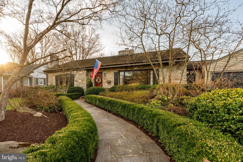 Photo of 108 W Hillcrest Avenue, STRASBURG, PA 17579 (MLS # PALA2066186)