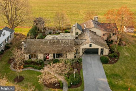 Photo of 108 W Hillcrest Avenue, STRASBURG, PA 17579 (MLS # PALA2066186)