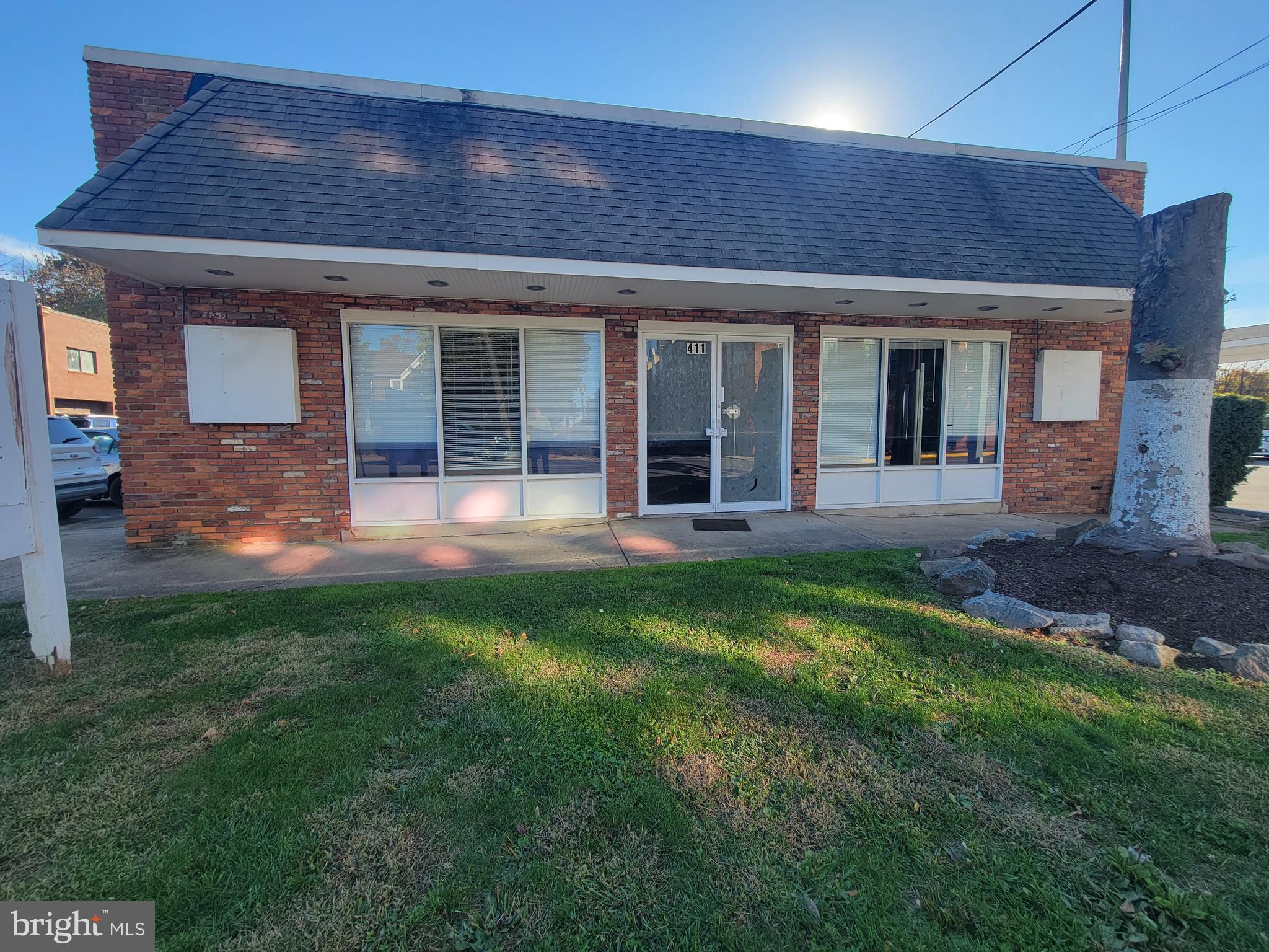 Photo 1 of 10 — 411 E DIAMOND AVENUE, GAITHERSBURG, MD 20877