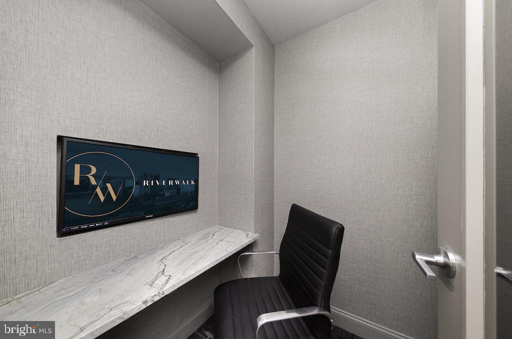 LOGAN SQUARE - Residential Lease