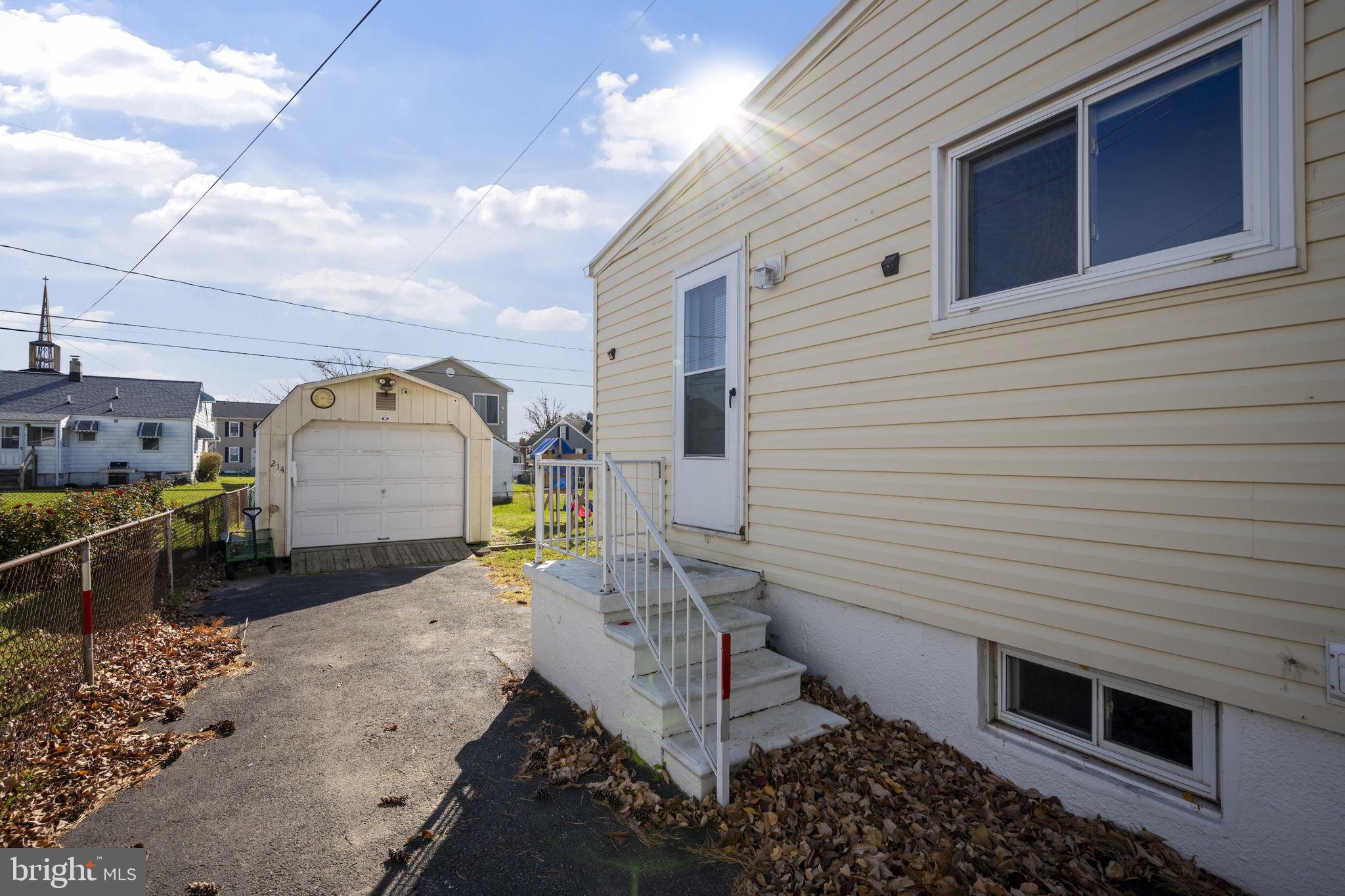 GRAY MANOR - Residential