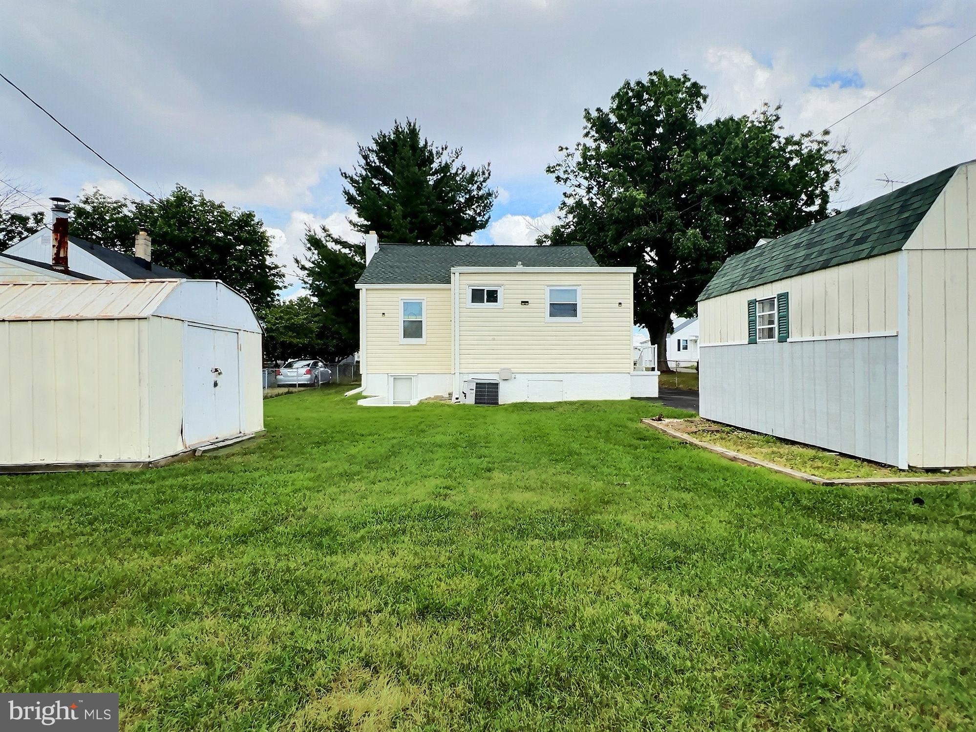 GRAY MANOR - Residential