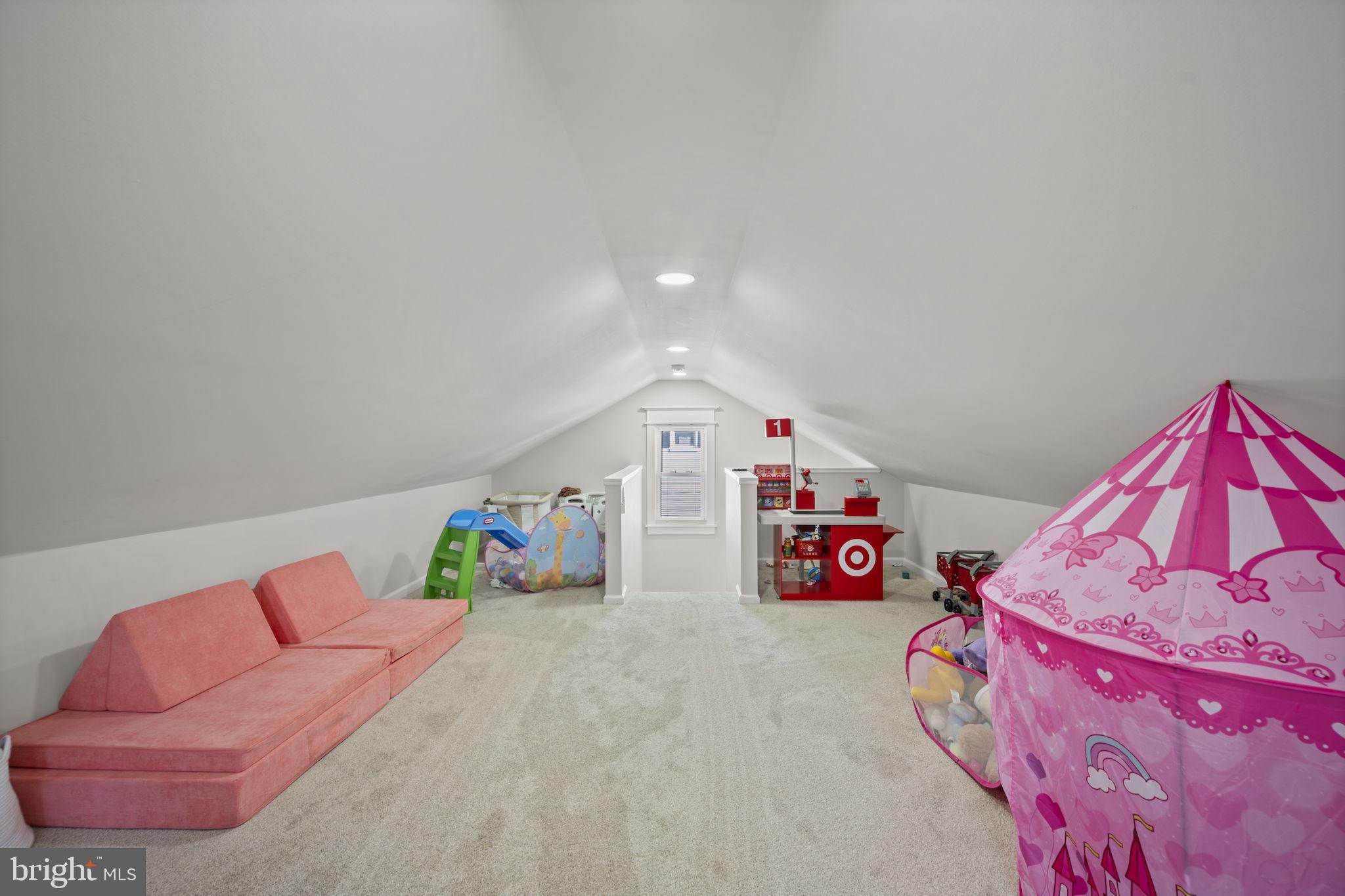 GRAY MANOR - Residential