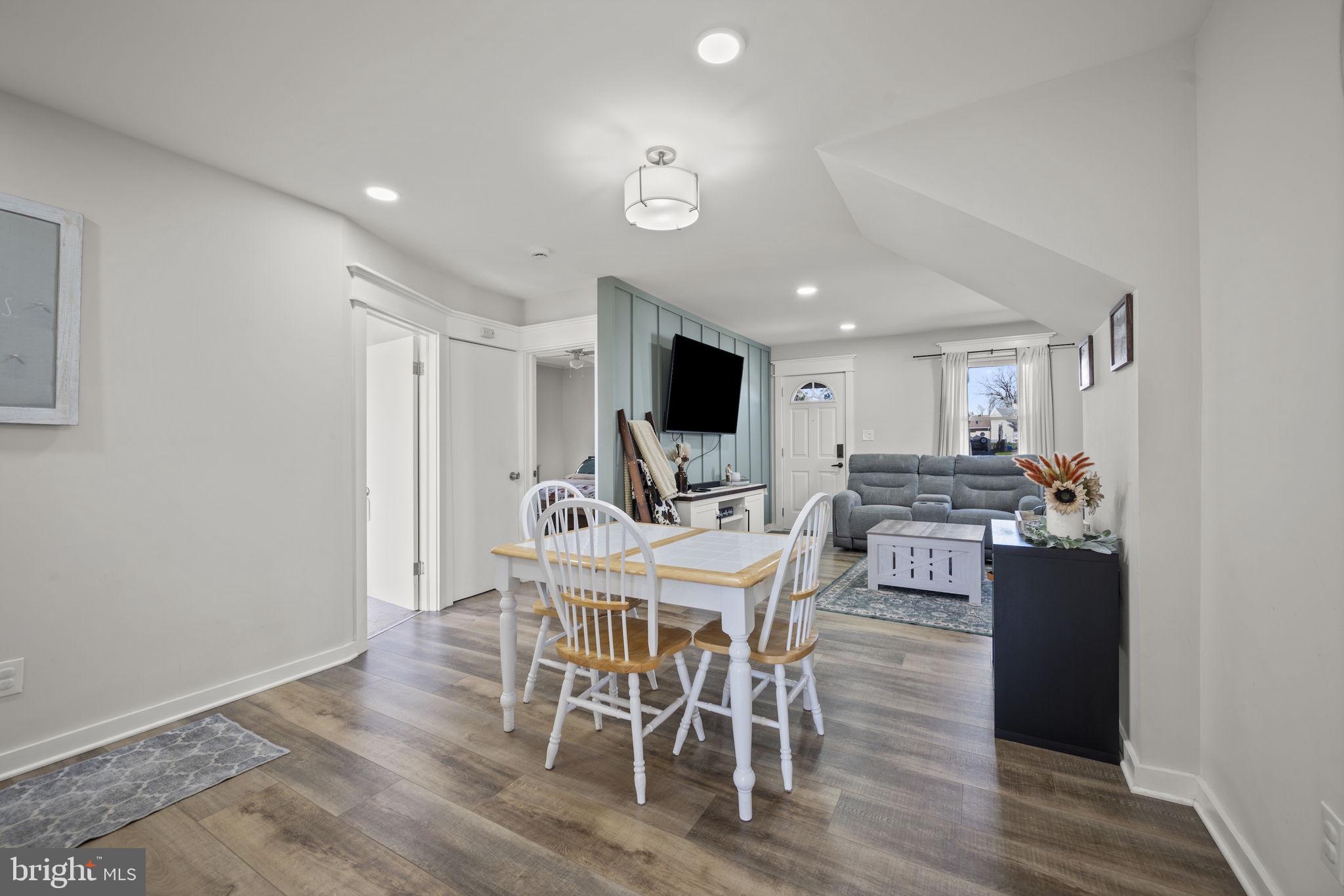 GRAY MANOR - Residential