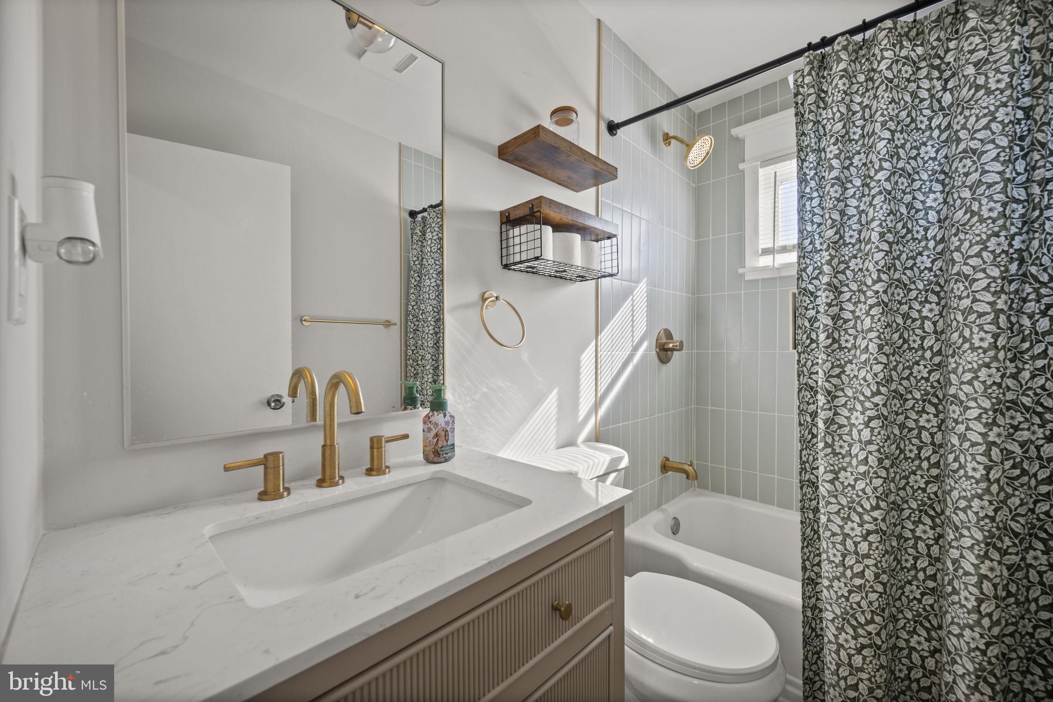 GRAY MANOR - Residential