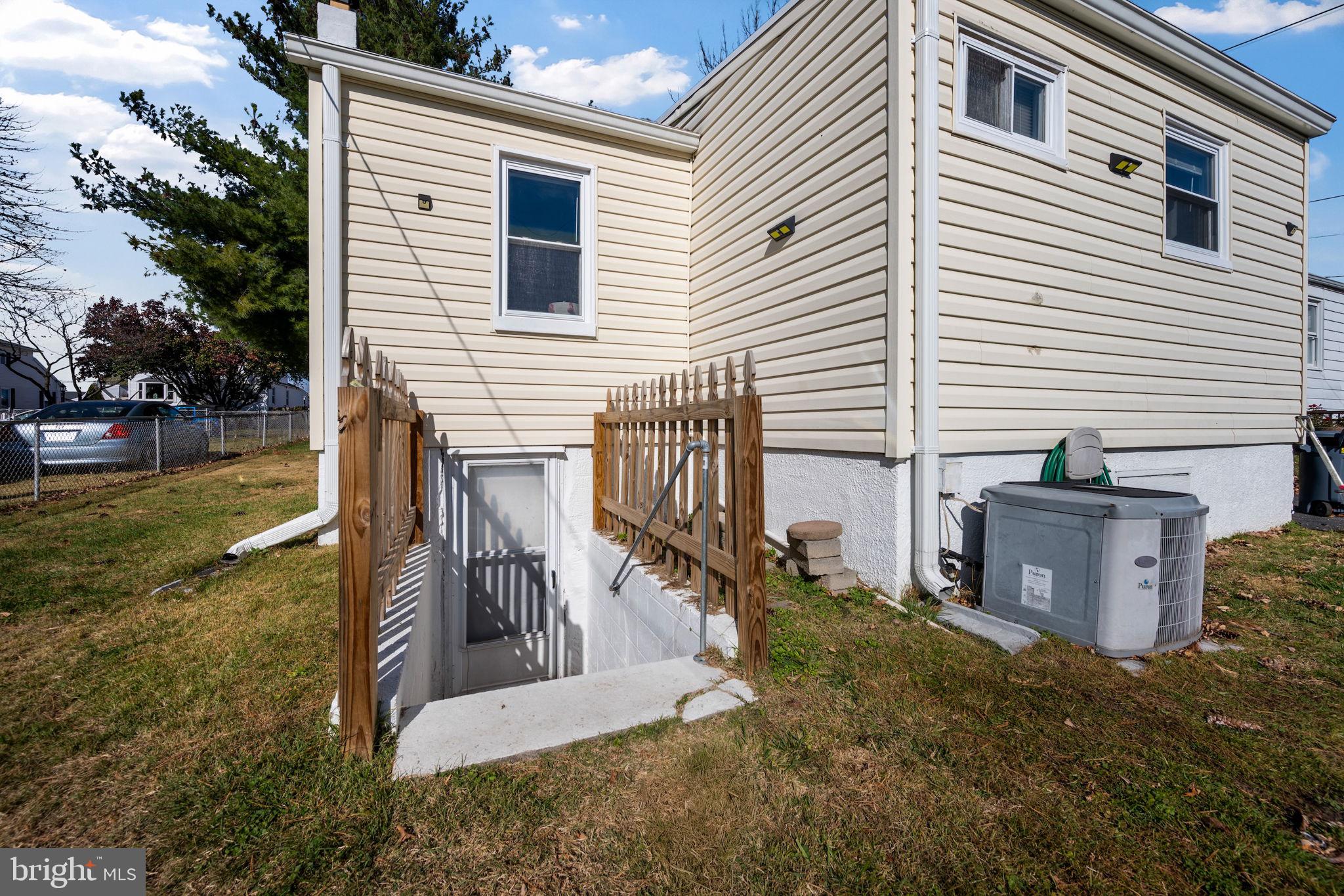 GRAY MANOR - Residential