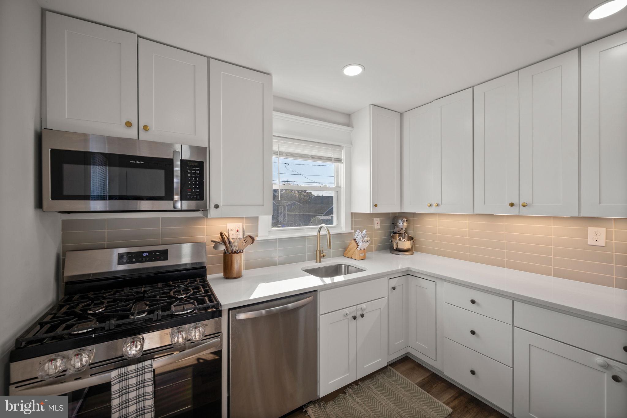 GRAY MANOR - Residential