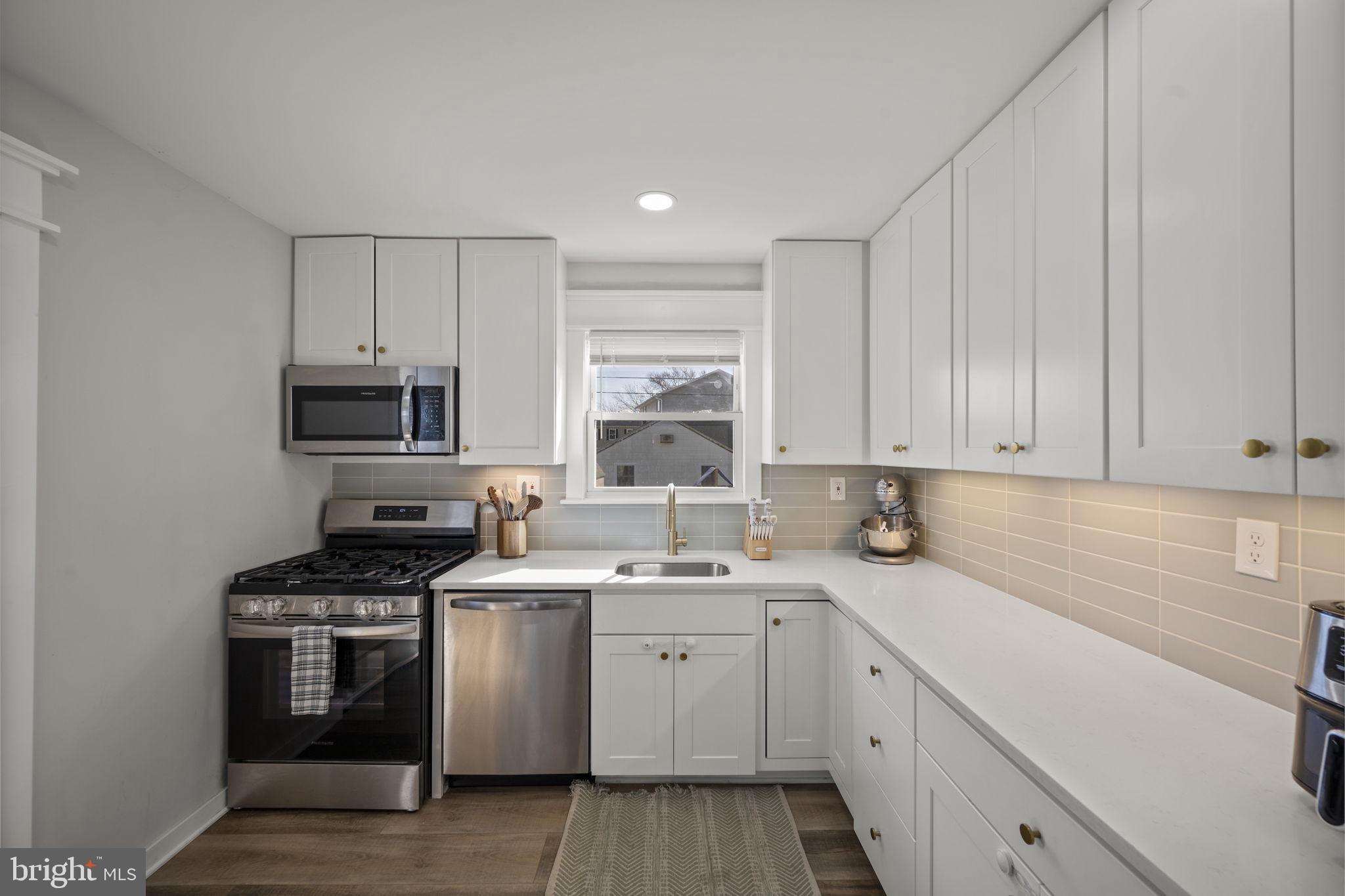 GRAY MANOR - Residential