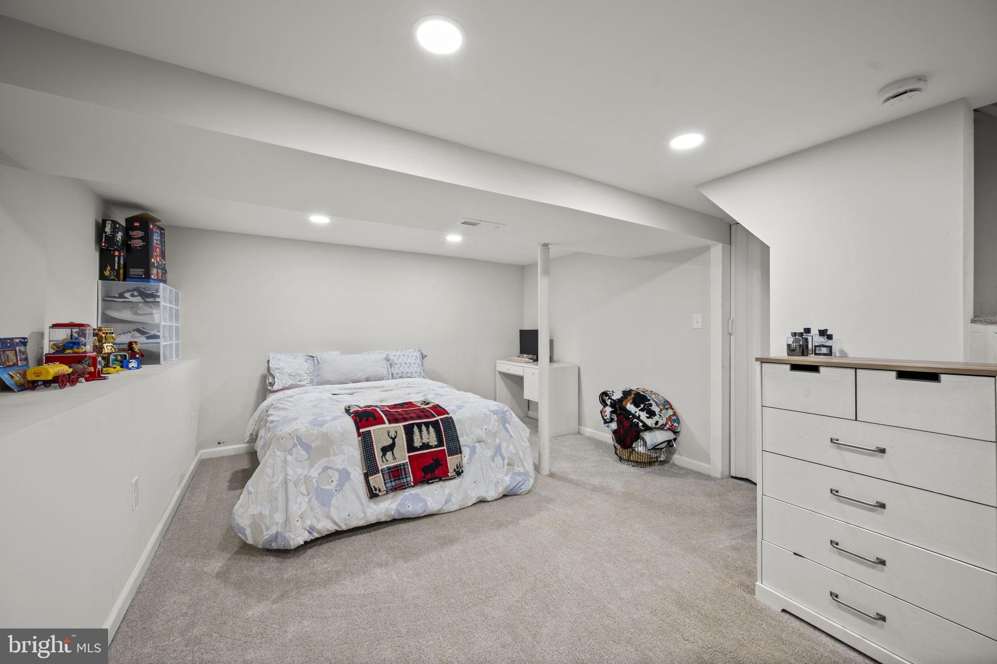 GRAY MANOR - Residential