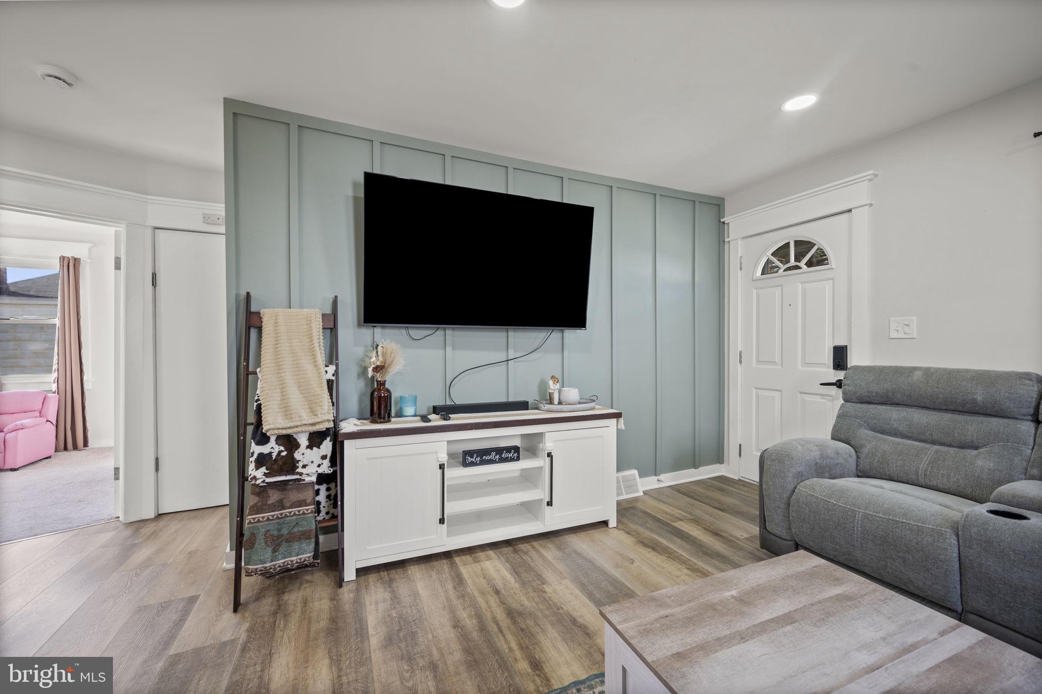 GRAY MANOR - Residential