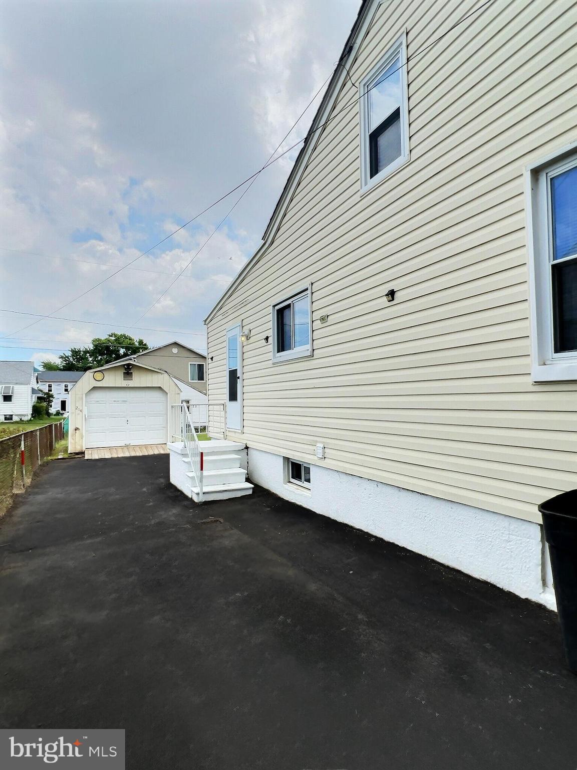 GRAY MANOR - Residential