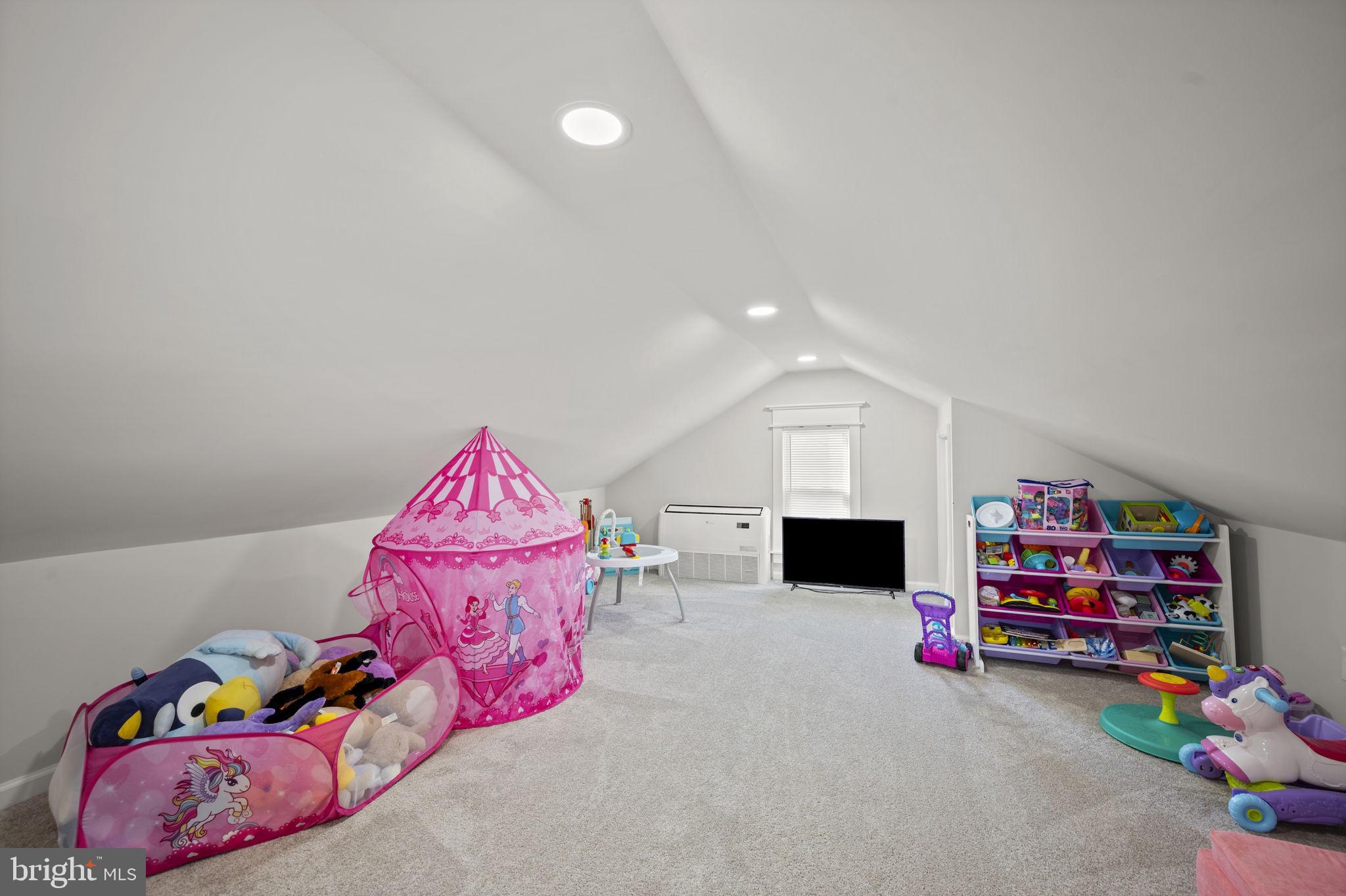 GRAY MANOR - Residential