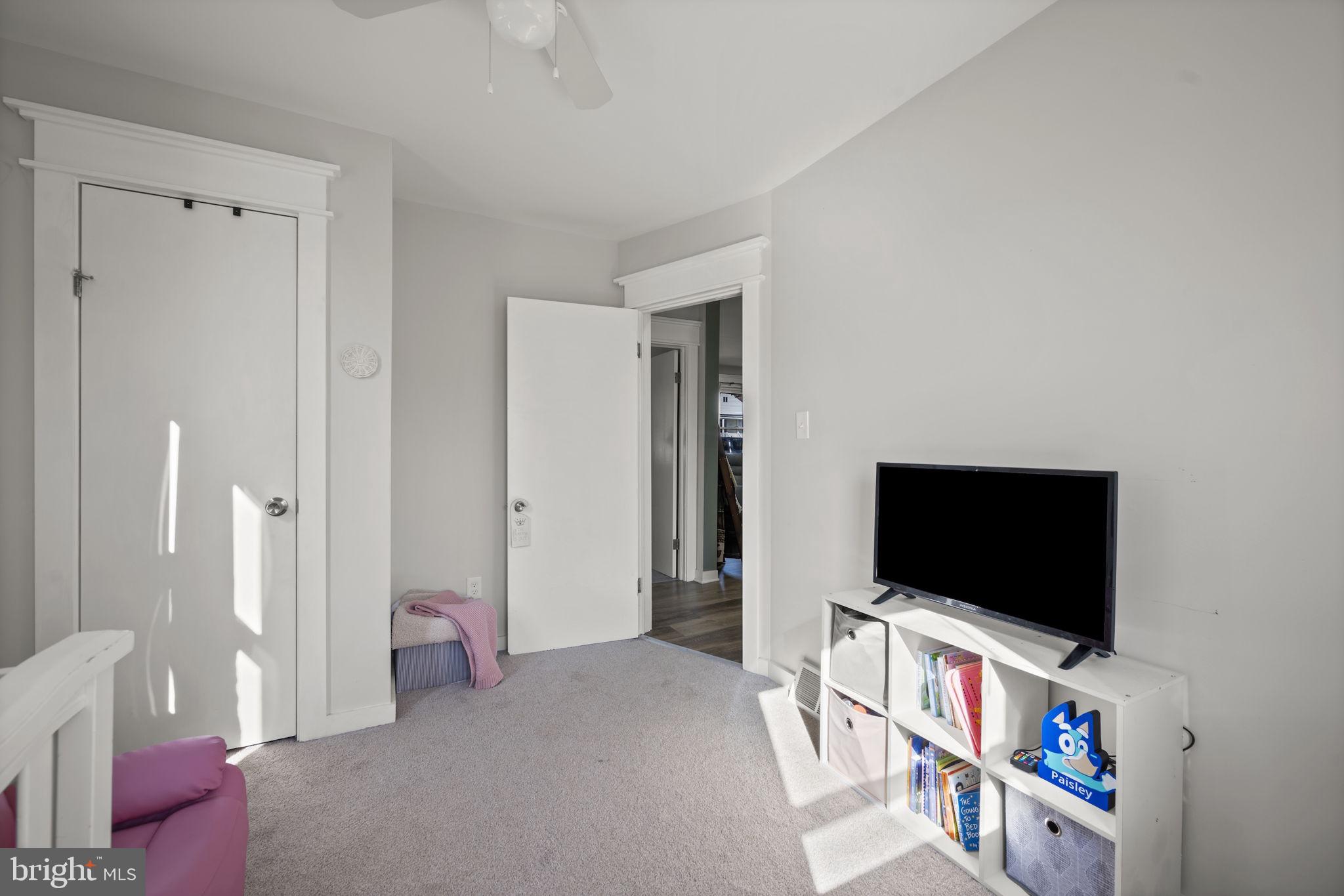 GRAY MANOR - Residential