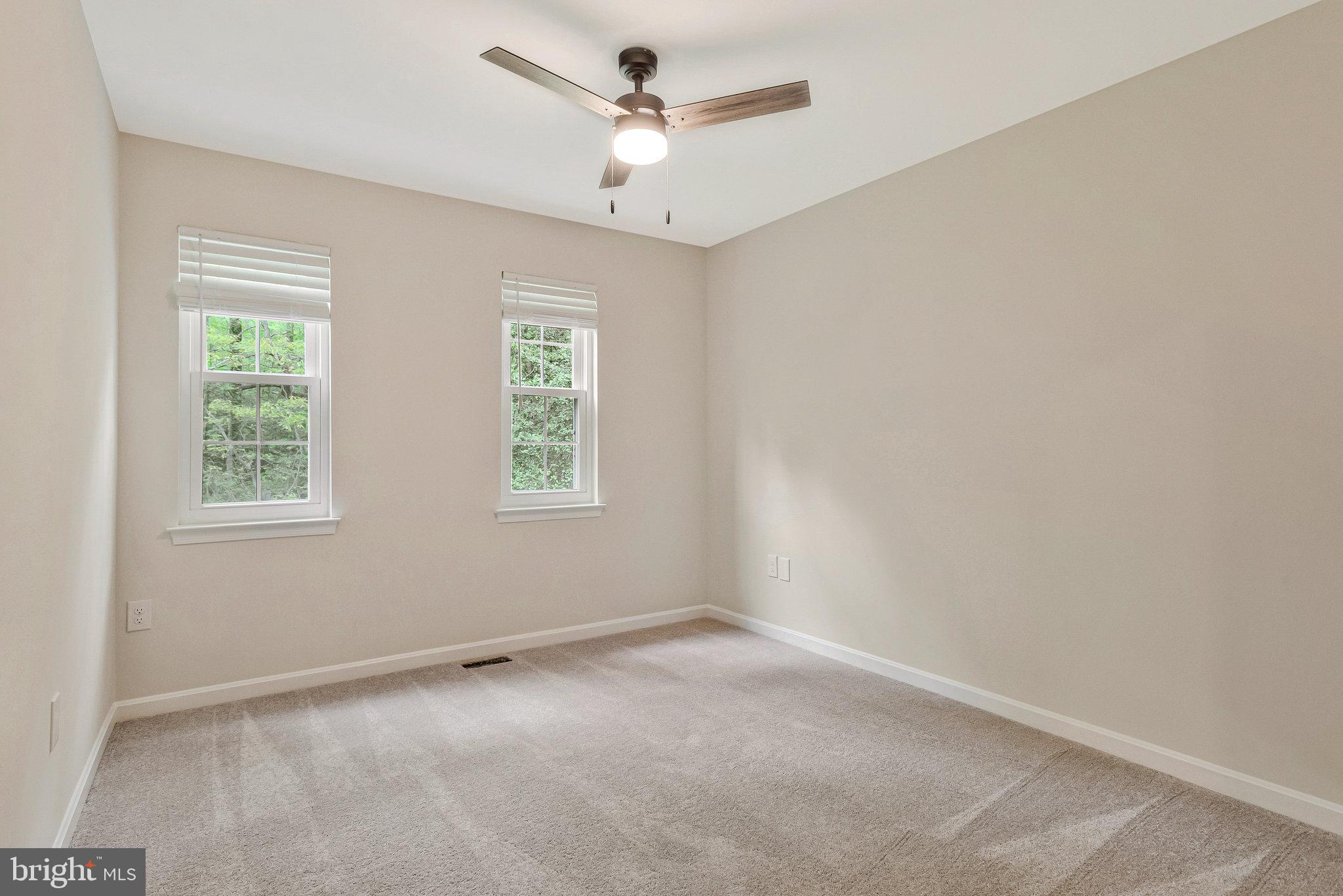 HALL'S HILLS - Residential