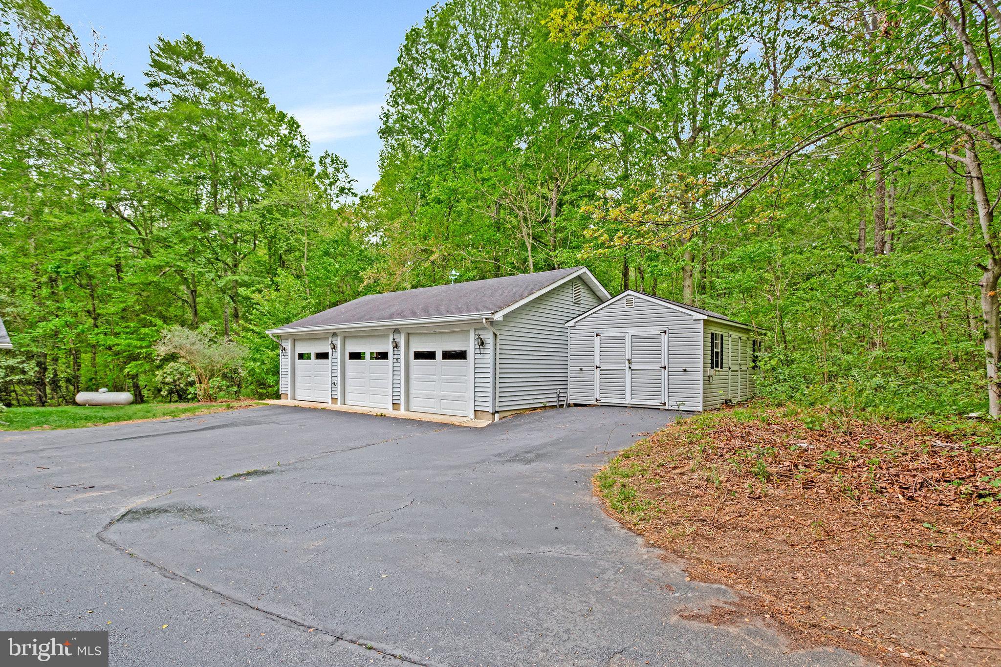 HALL'S HILLS - Residential