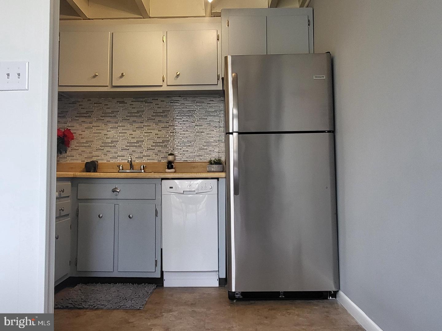 CONTEMPORARY VLG - Residential Lease