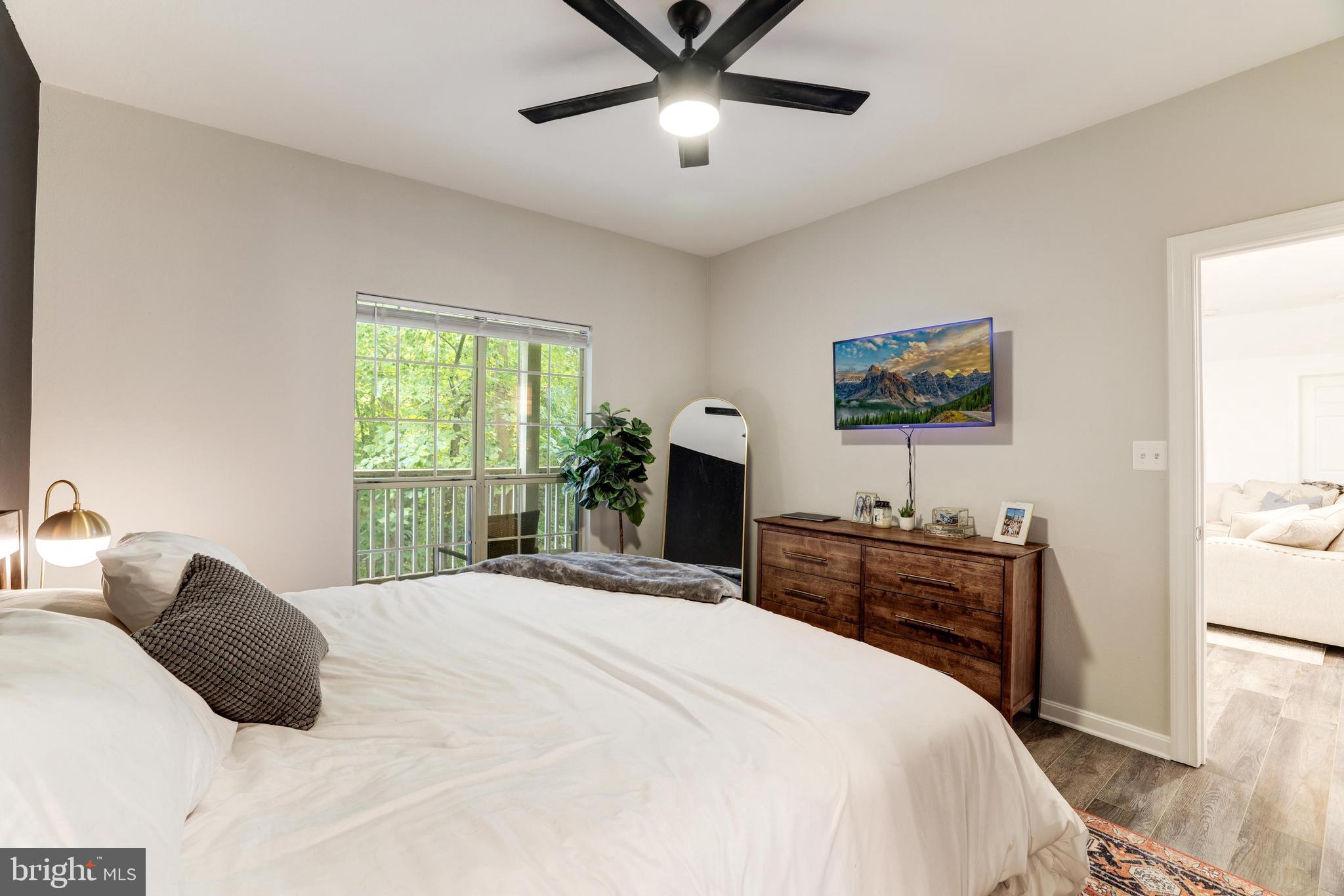 PENDERBROOK SQUARE CONDOMINIUMS - Residential Lease