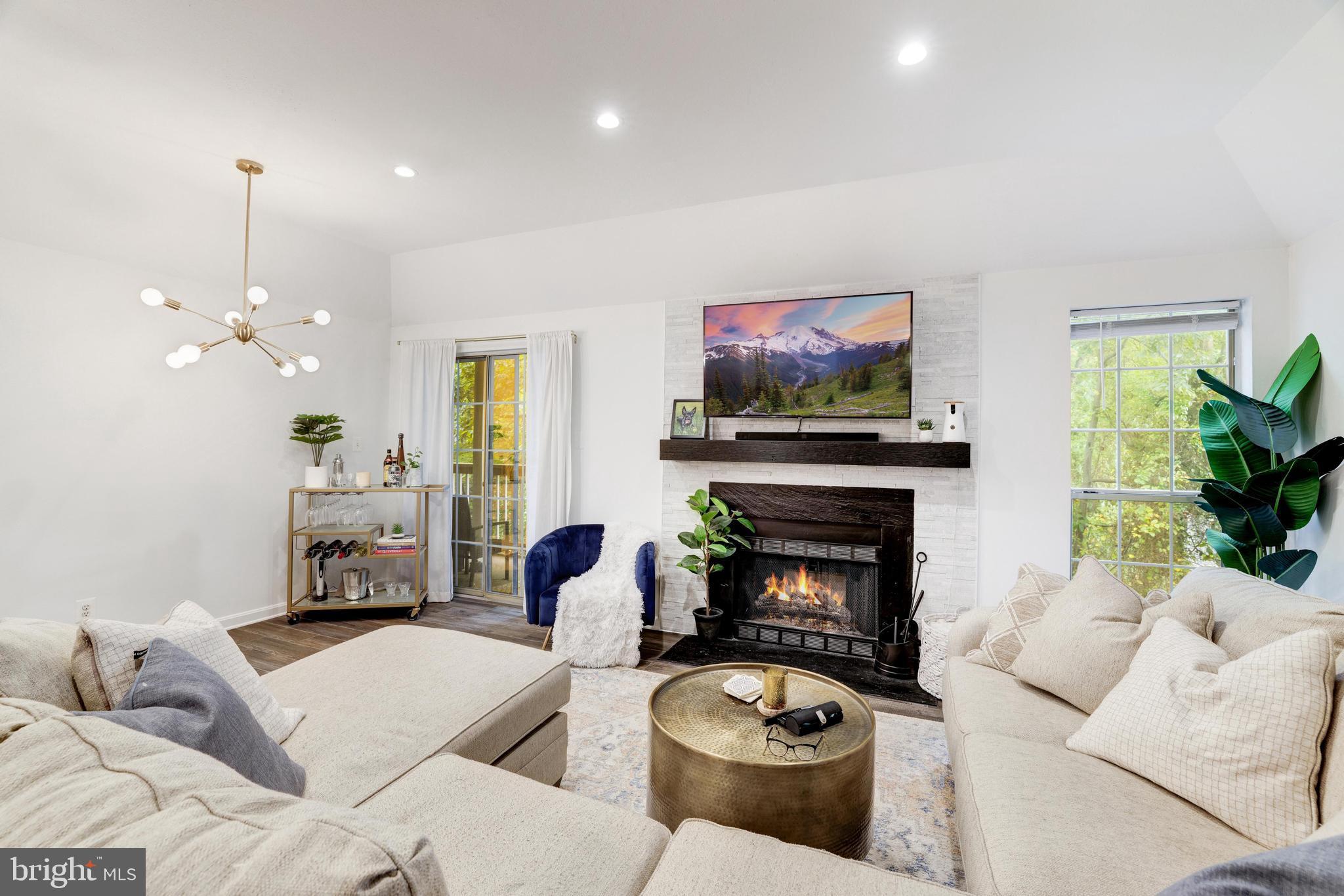 PENDERBROOK SQUARE CONDOMINIUMS - Residential Lease