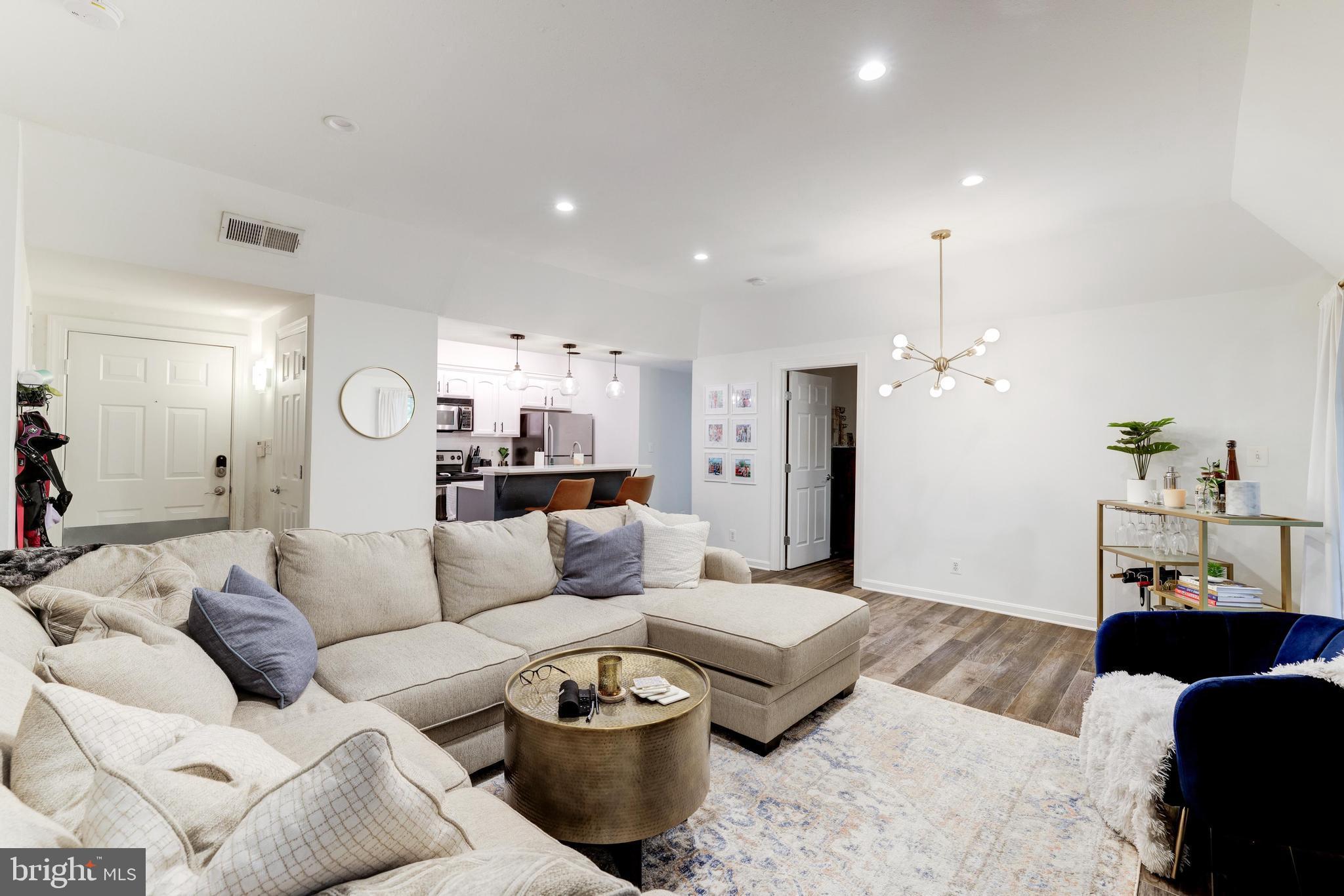 PENDERBROOK SQUARE CONDOMINIUMS - Residential Lease